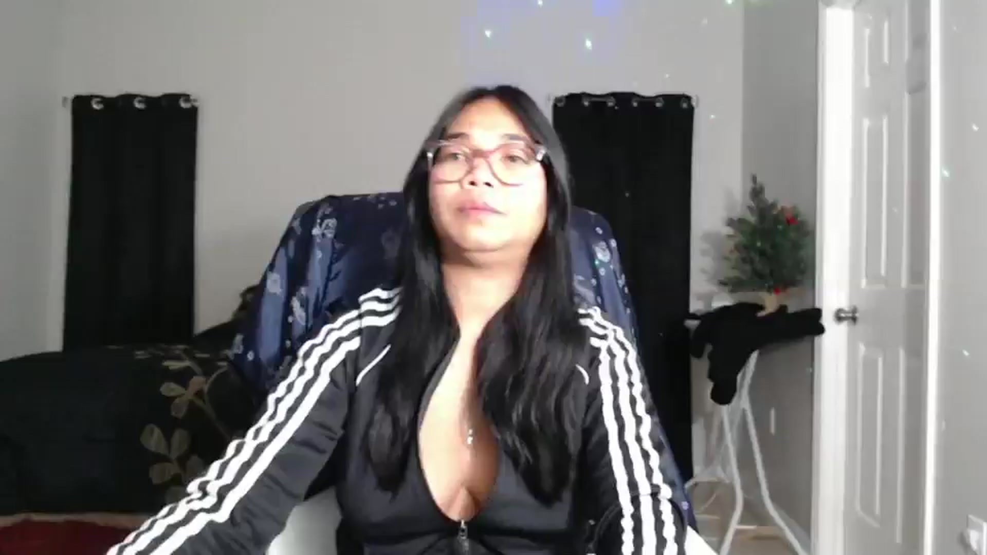 Gallery image thumbnail from Littlekai2023's myfreecams stream on, 12/30/2024, 03:09 image 6 of 20