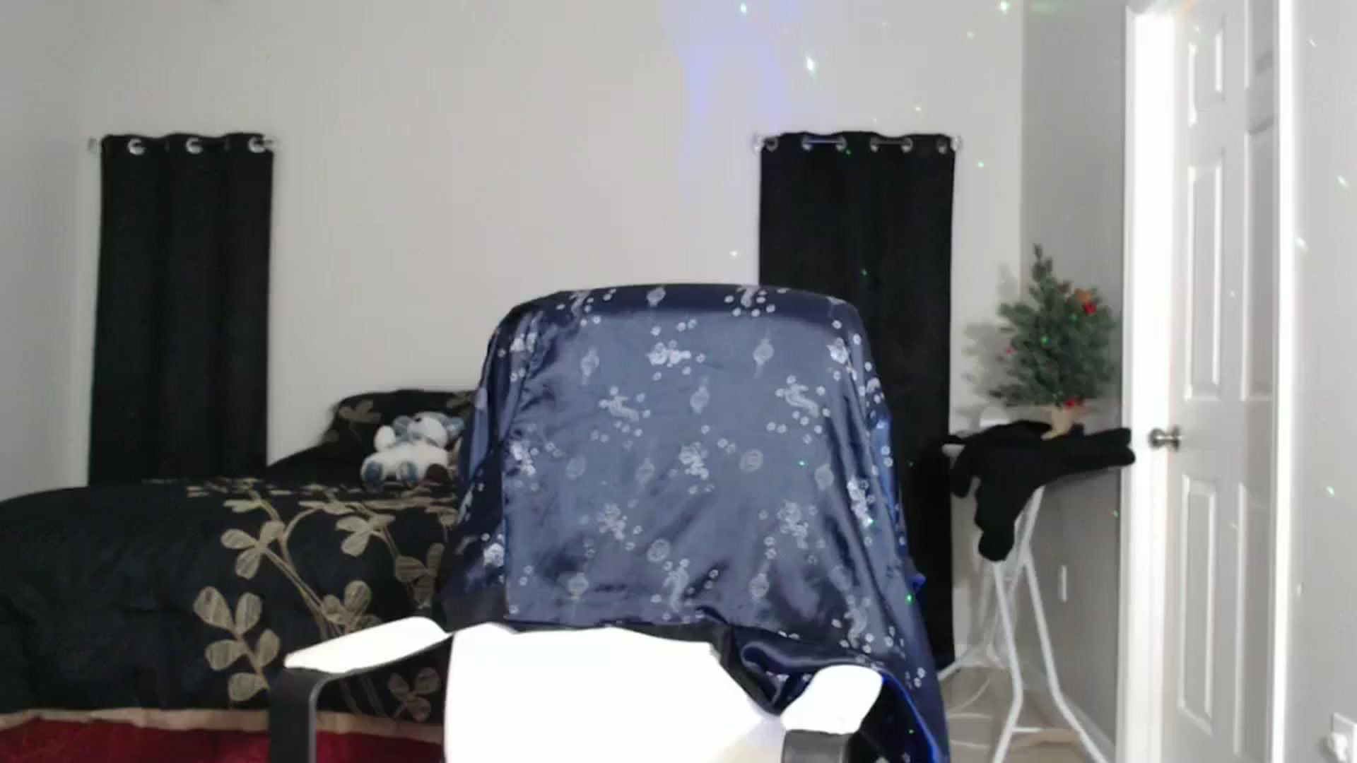 Gallery image thumbnail from Littlekai2023's myfreecams stream on, 12/30/2024, 03:09 image 11 of 20