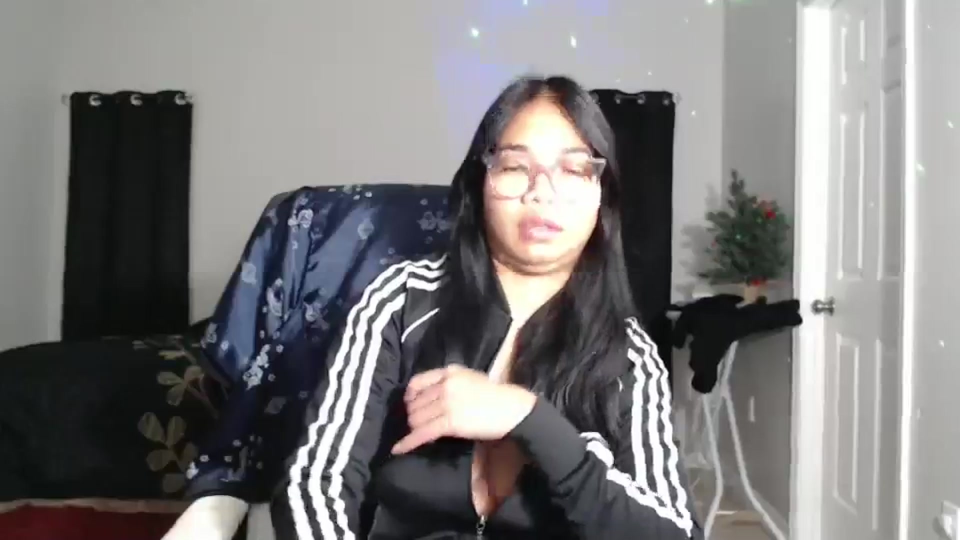 Gallery image thumbnail from Littlekai2023's myfreecams stream on, 12/30/2024, 03:09 image 5 of 20