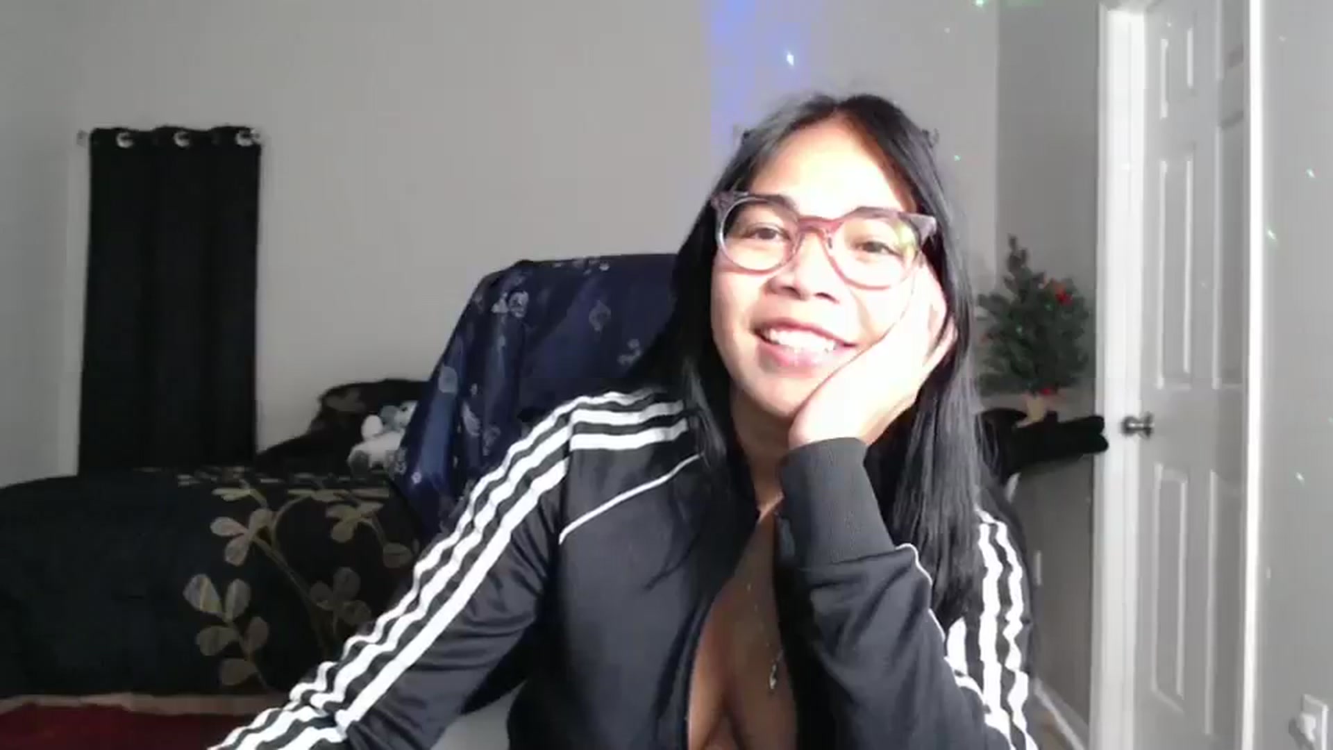 Gallery image thumbnail from Littlekai2023's myfreecams stream on, 12/30/2024, 03:09 image 3 of 20