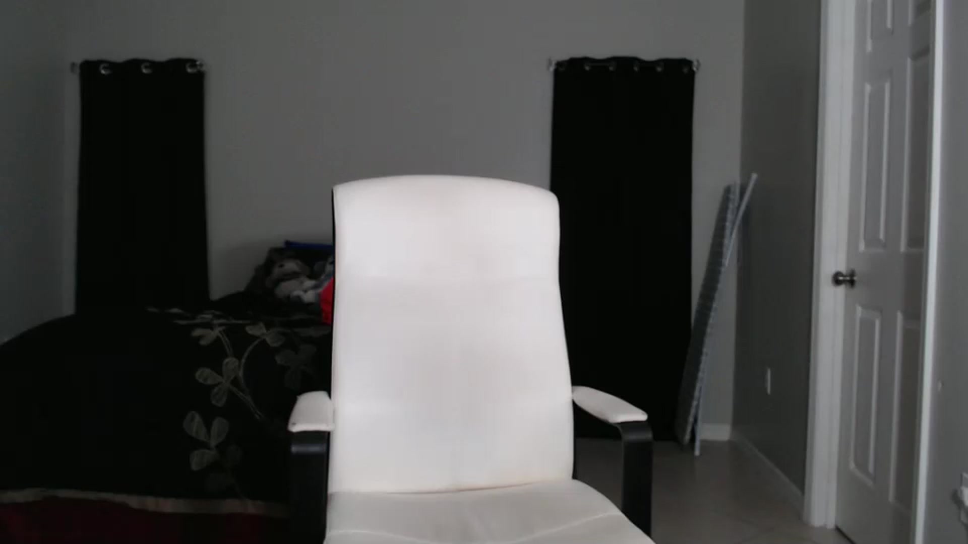 Gallery image thumbnail from Littlekai2025's myfreecams stream on, 01/06/2025, 24:24 image 5 of 20