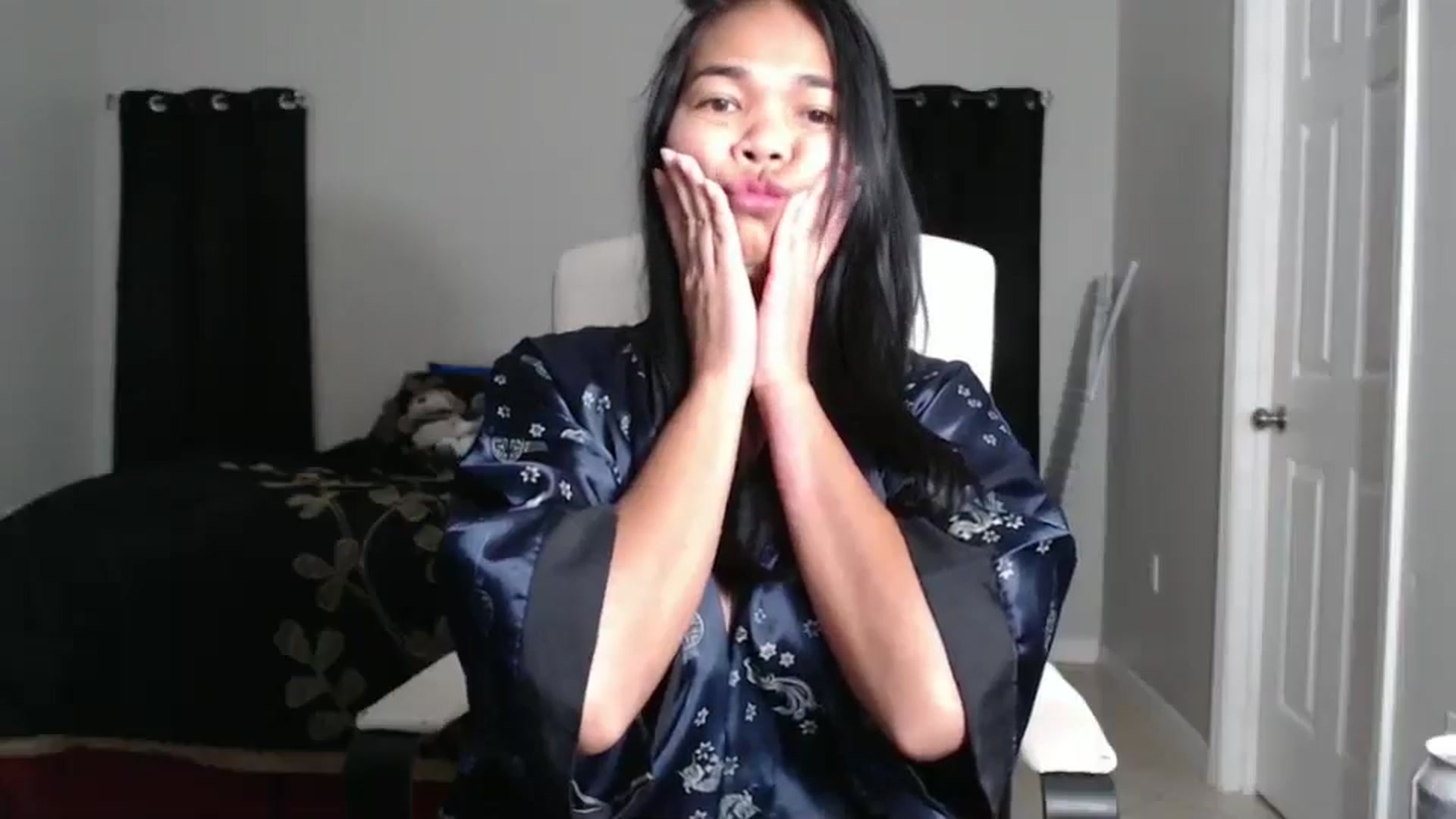 Gallery image thumbnail from Littlekai2025's myfreecams stream on, 01/06/2025, 24:24 image 11 of 20