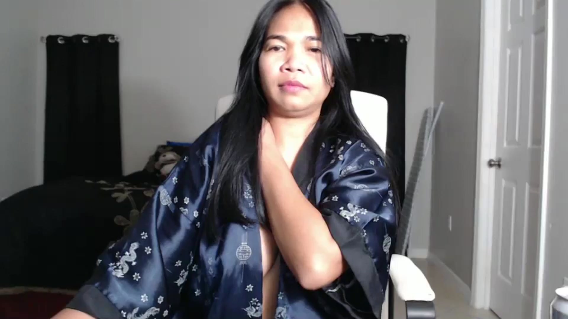Gallery image thumbnail from Littlekai2025's myfreecams stream on, 01/06/2025, 24:24 image 14 of 20