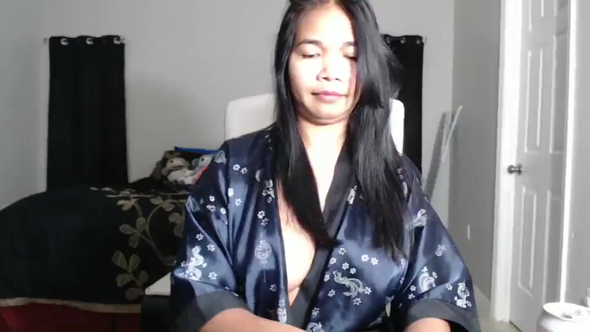 Gallery image thumbnail from Littlekai2025's myfreecams stream on, 01/06/2025, 24:24 image 6 of 20