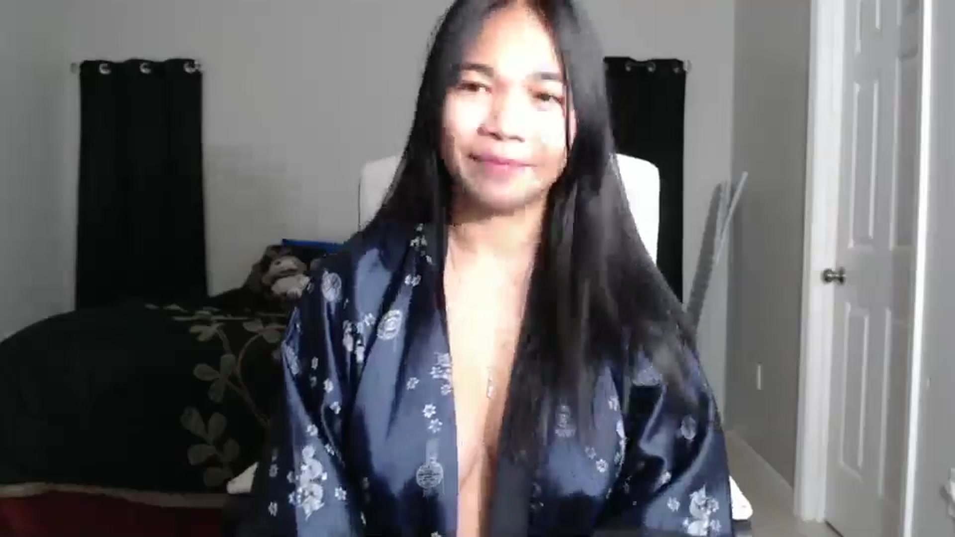 Gallery image thumbnail from Littlekai2025's myfreecams stream on, 01/06/2025, 24:24 image 4 of 20