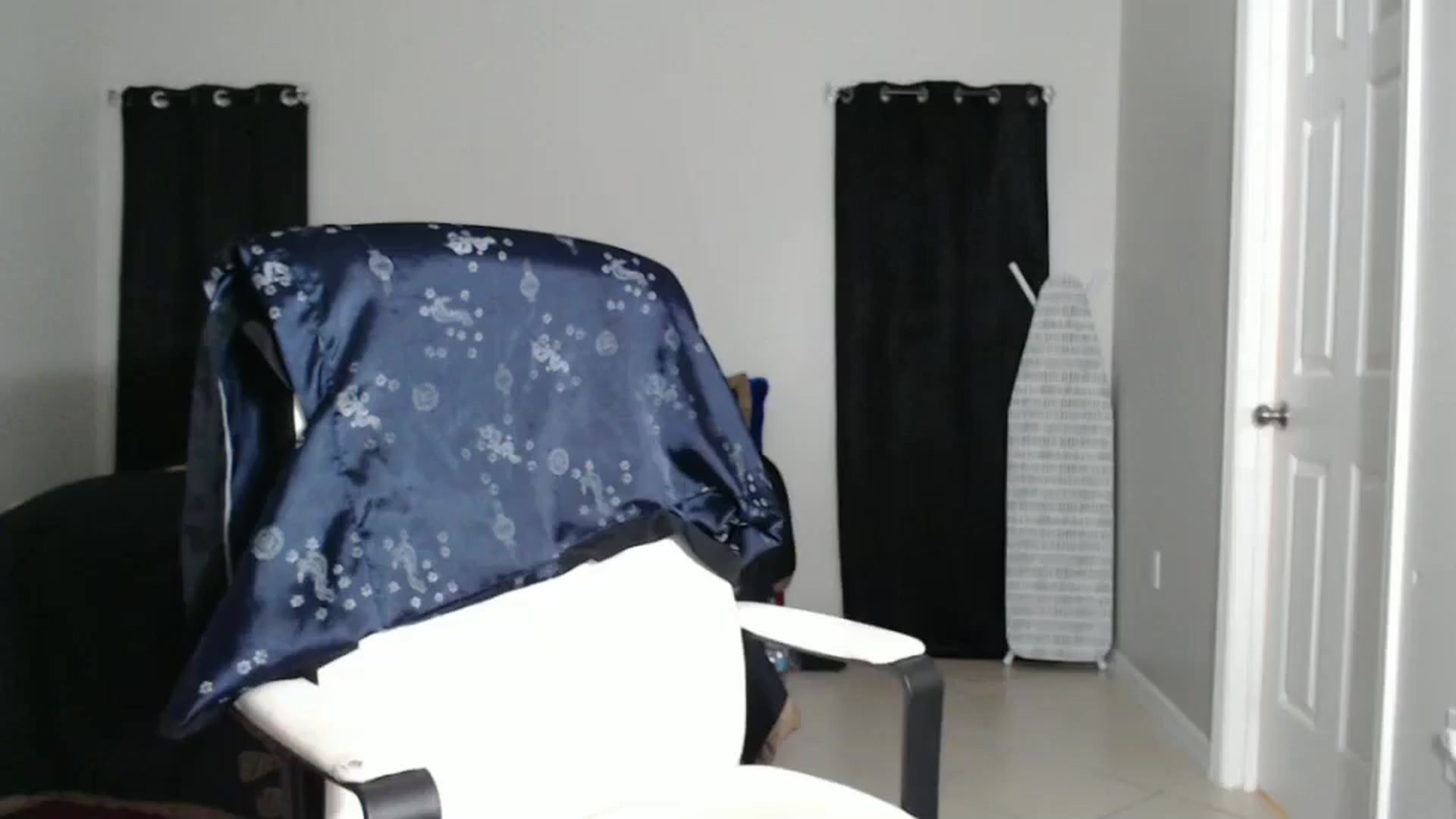 Gallery image thumbnail from Littlekai2025's myfreecams stream on, 01/07/2025, 04:17 image 18 of 20