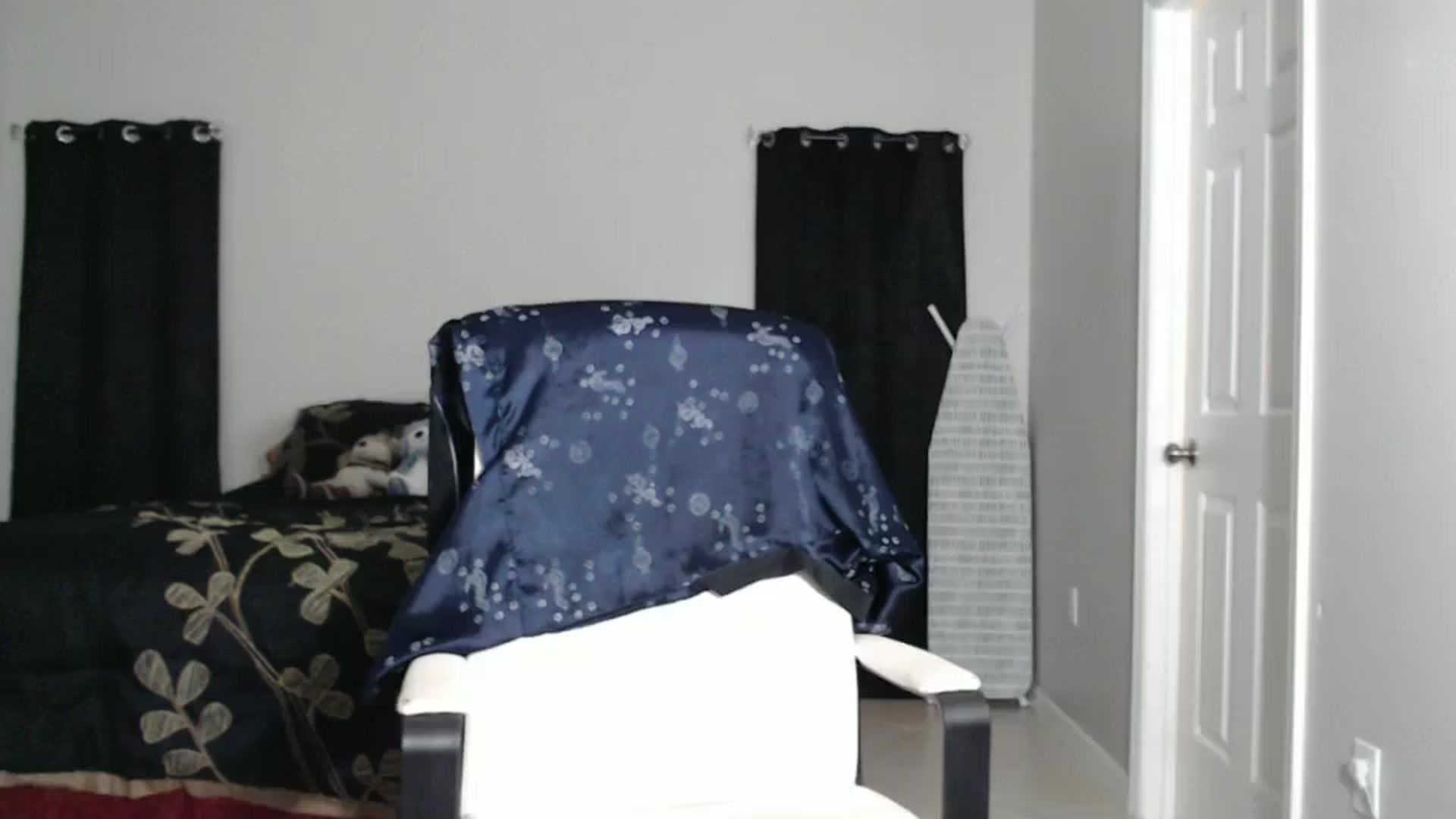 Gallery image thumbnail from Littlekai2025's myfreecams stream on, 01/08/2025, 04:10 image 12 of 20