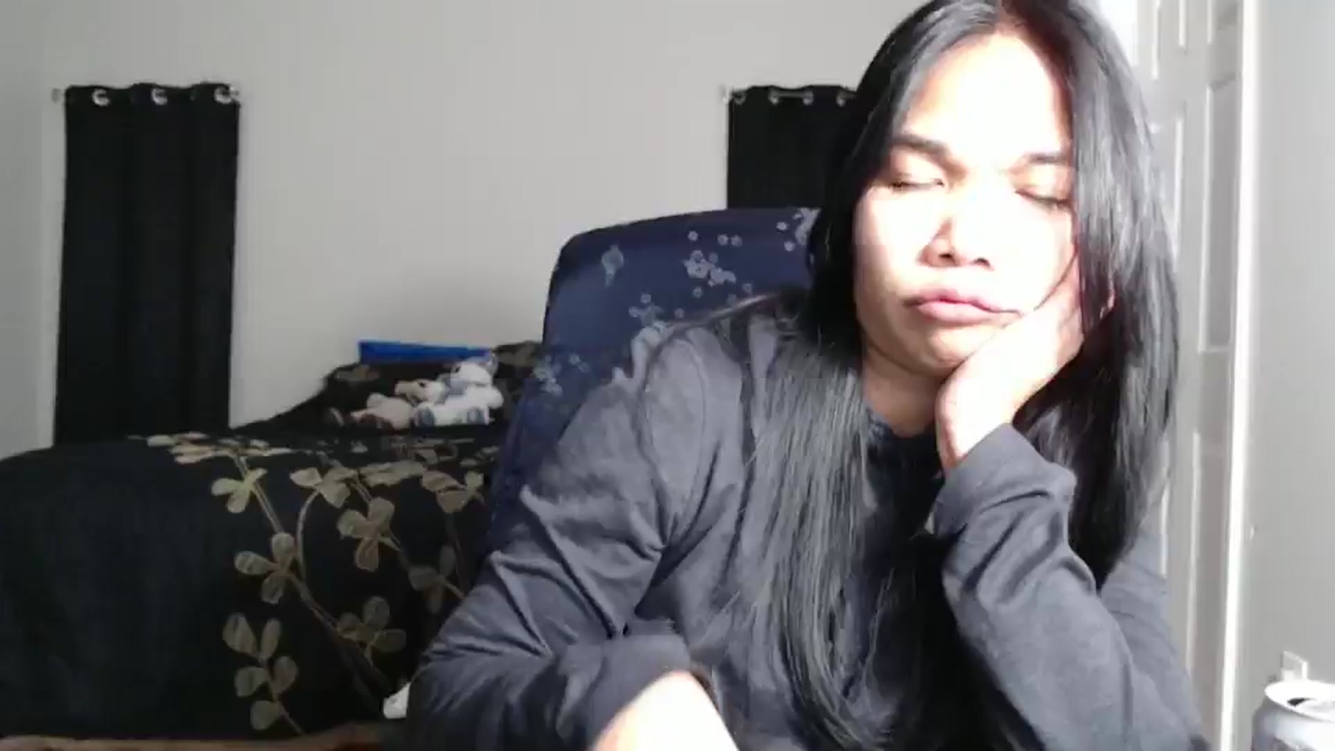 Gallery image thumbnail from Littlekai2025's myfreecams stream on, 01/10/2025, 04:01 image 17 of 20