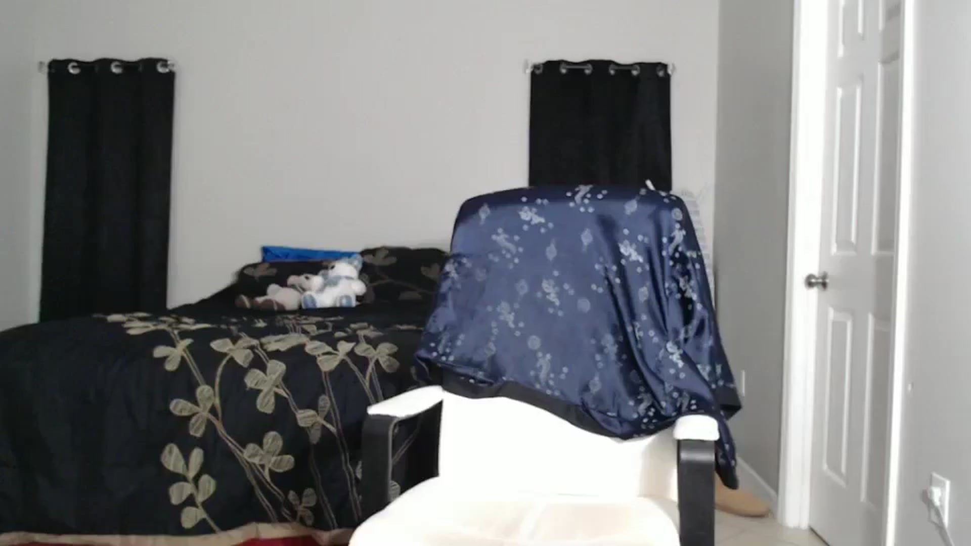Gallery image thumbnail from Littlekai2025's myfreecams stream on, 01/10/2025, 04:01 image 10 of 20