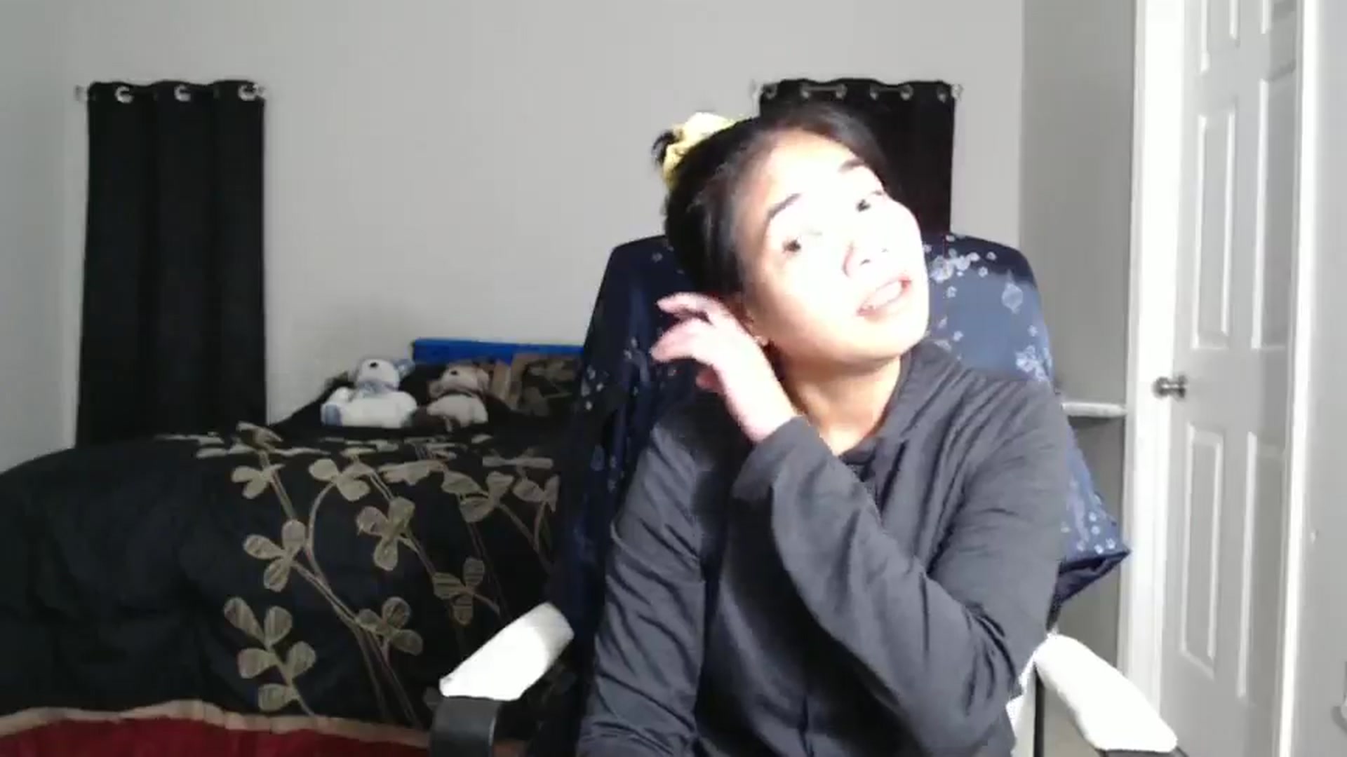 Gallery image thumbnail from Littlekai2025's myfreecams stream on, 01/22/2025, 04:00 image 2 of 20