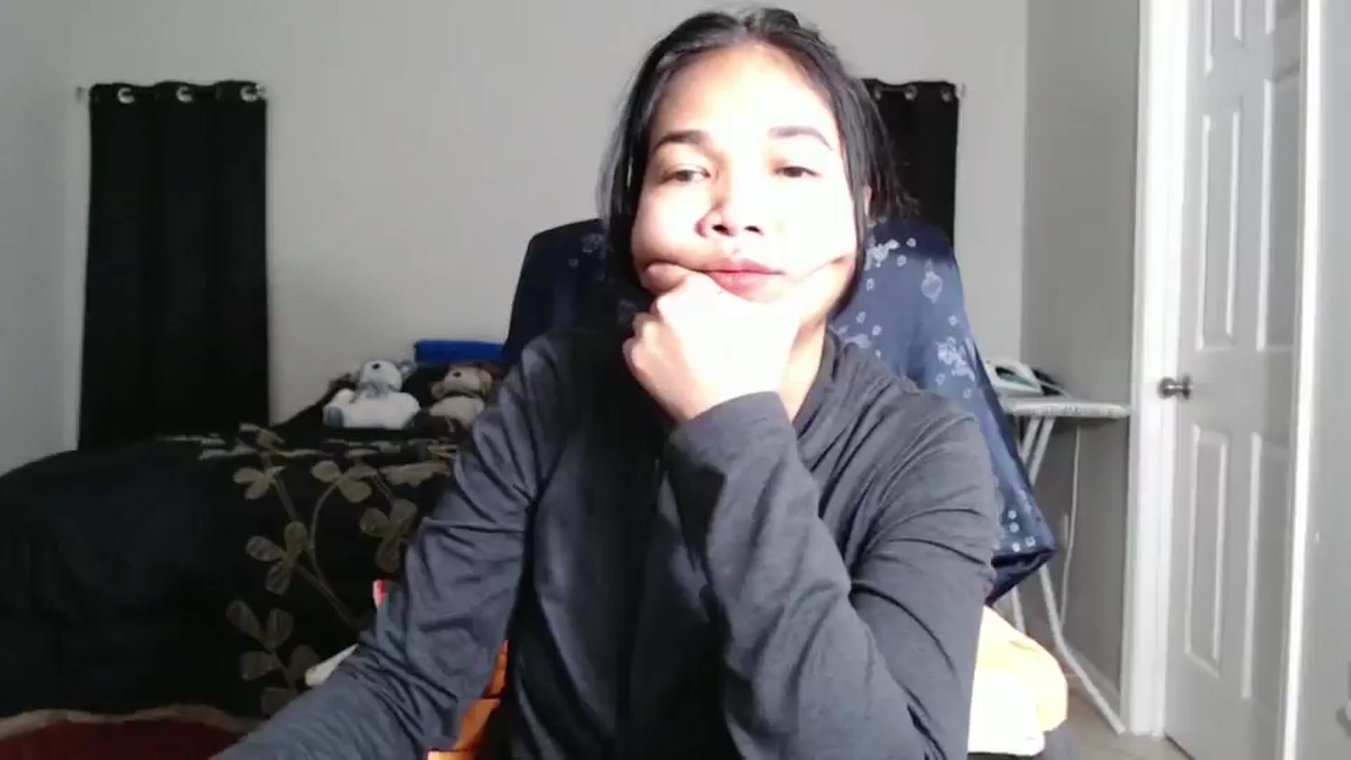 Gallery image thumbnail from Littlekai2025's myfreecams stream on, 01/22/2025, 04:00 image 15 of 20
