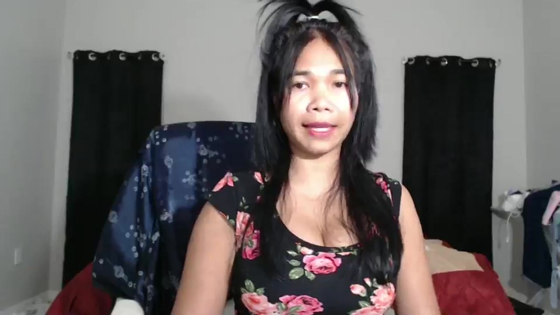 Gallery image thumbnail from Littlekai2025's myfreecams stream on, 03/03/2025, 24:02 image 17 of 20