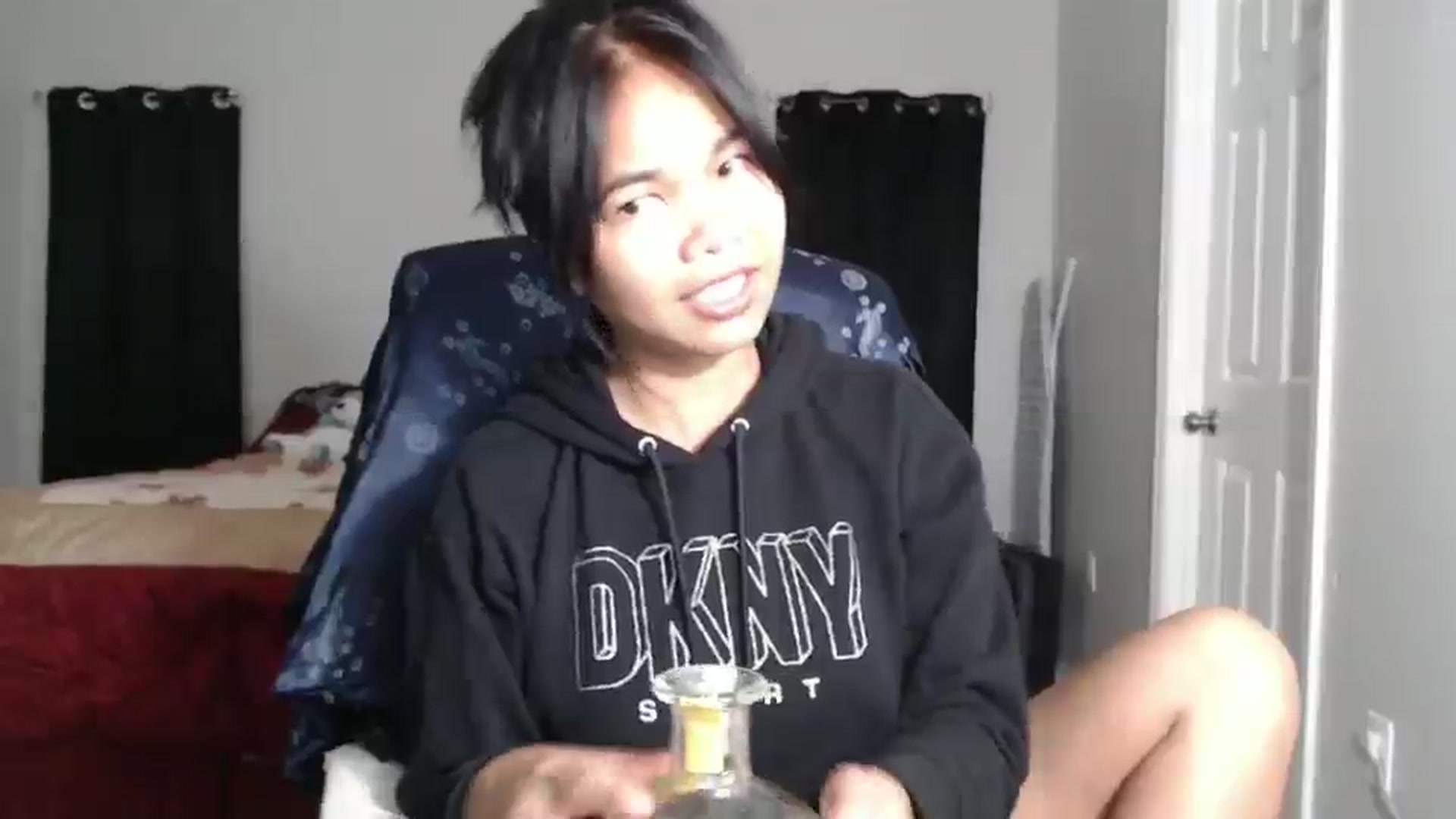 Gallery image thumbnail from Littlekai2025's myfreecams stream on, 03/17/2025, 24:04 image 17 of 20