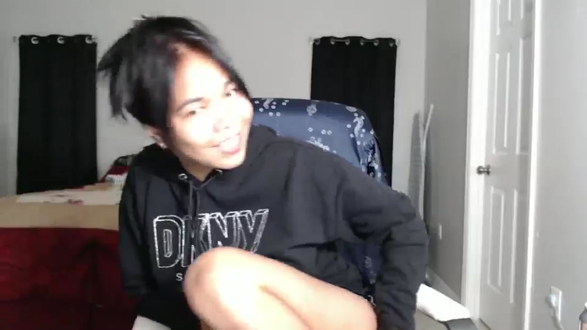 Gallery image thumbnail from Littlekai2025's myfreecams stream on, 03/17/2025, 24:04 image 11 of 20