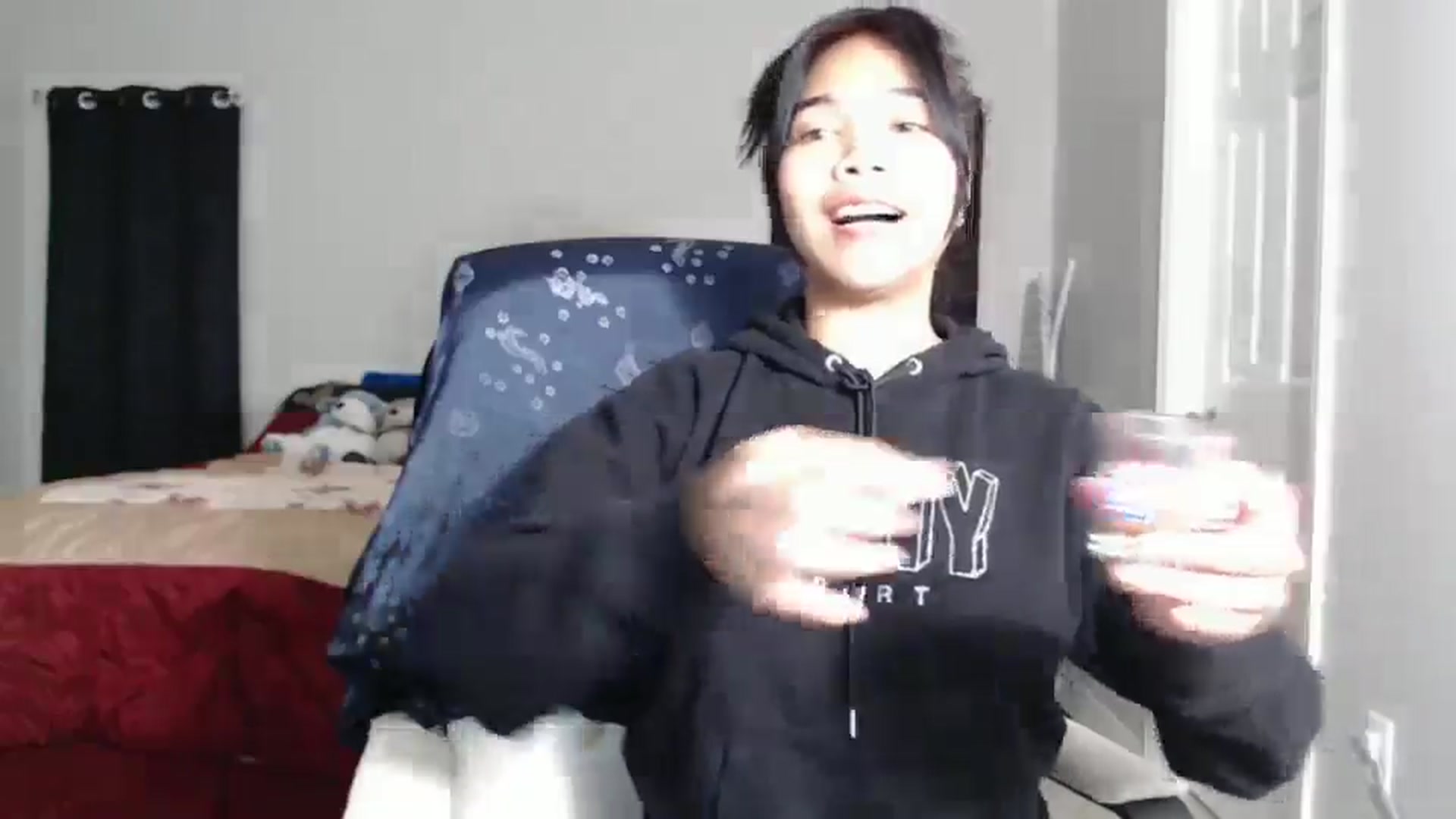 Gallery image thumbnail from Littlekai2025's myfreecams stream on, 03/17/2025, 24:04 image 12 of 20