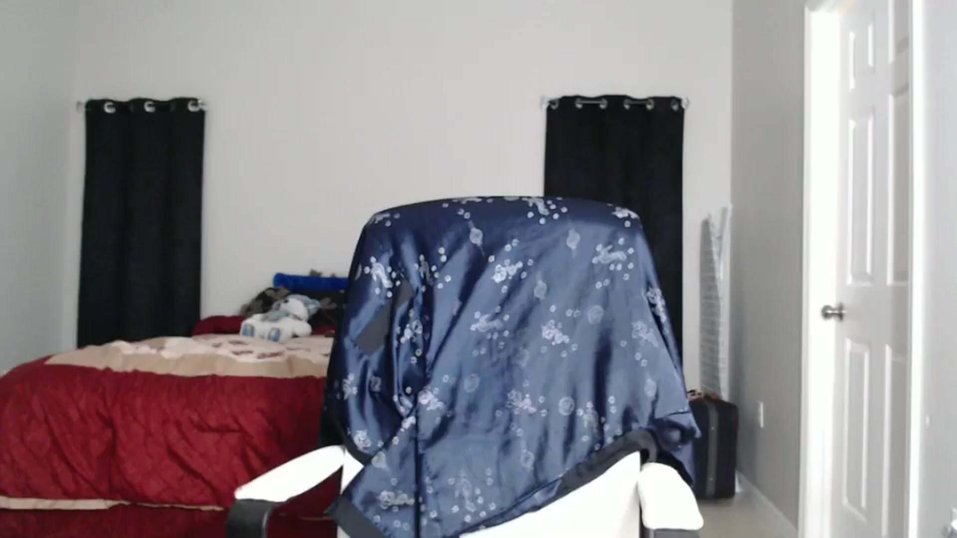 Gallery image thumbnail from Littlekai2025's myfreecams stream on, 03/24/2025, 02:51 image 12 of 20