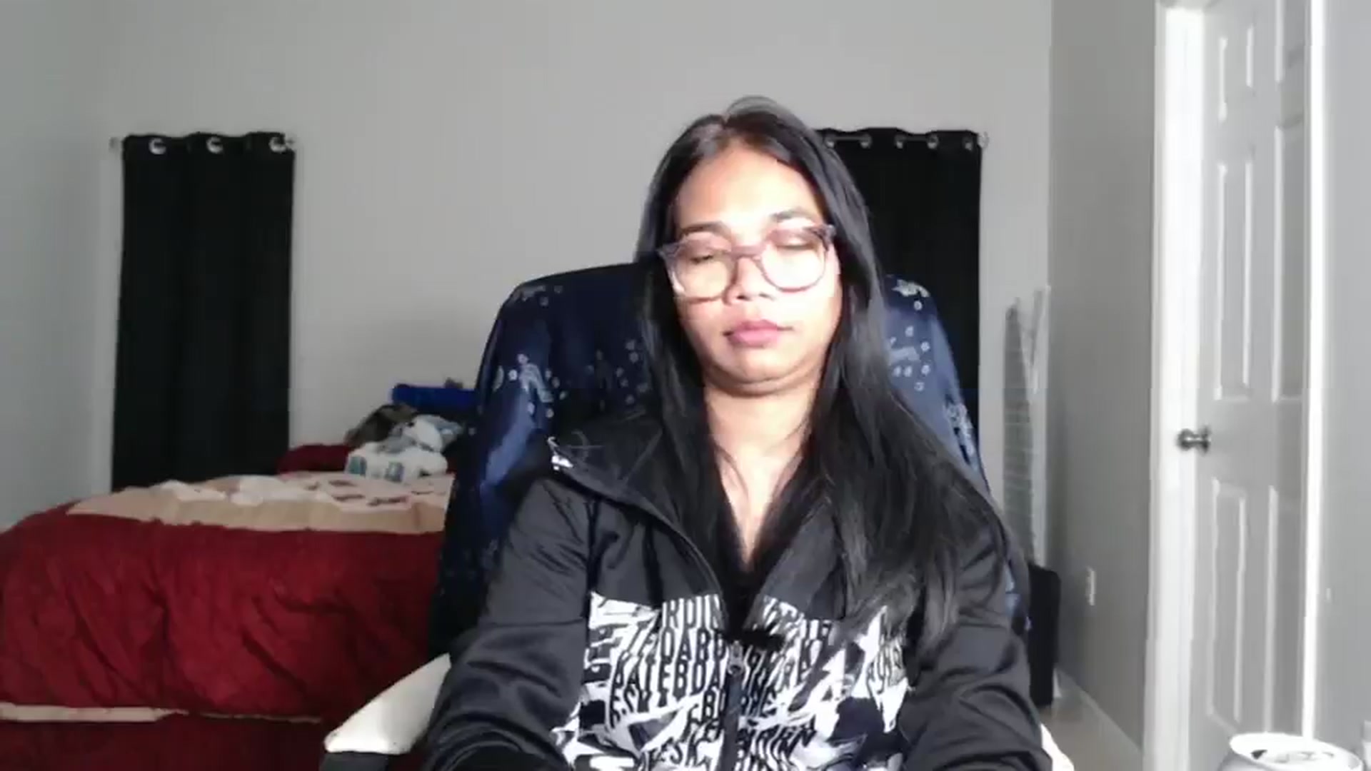 Gallery image thumbnail from Littlekai2025's myfreecams stream on, 03/24/2025, 02:51 image 14 of 20
