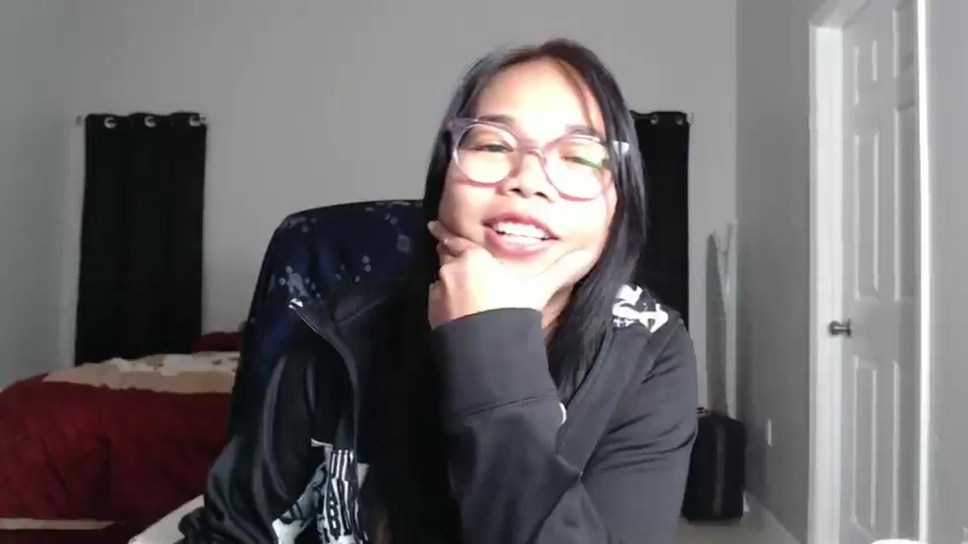 Gallery image thumbnail from Littlekai2025's myfreecams stream on, 03/24/2025, 02:51 image 17 of 20
