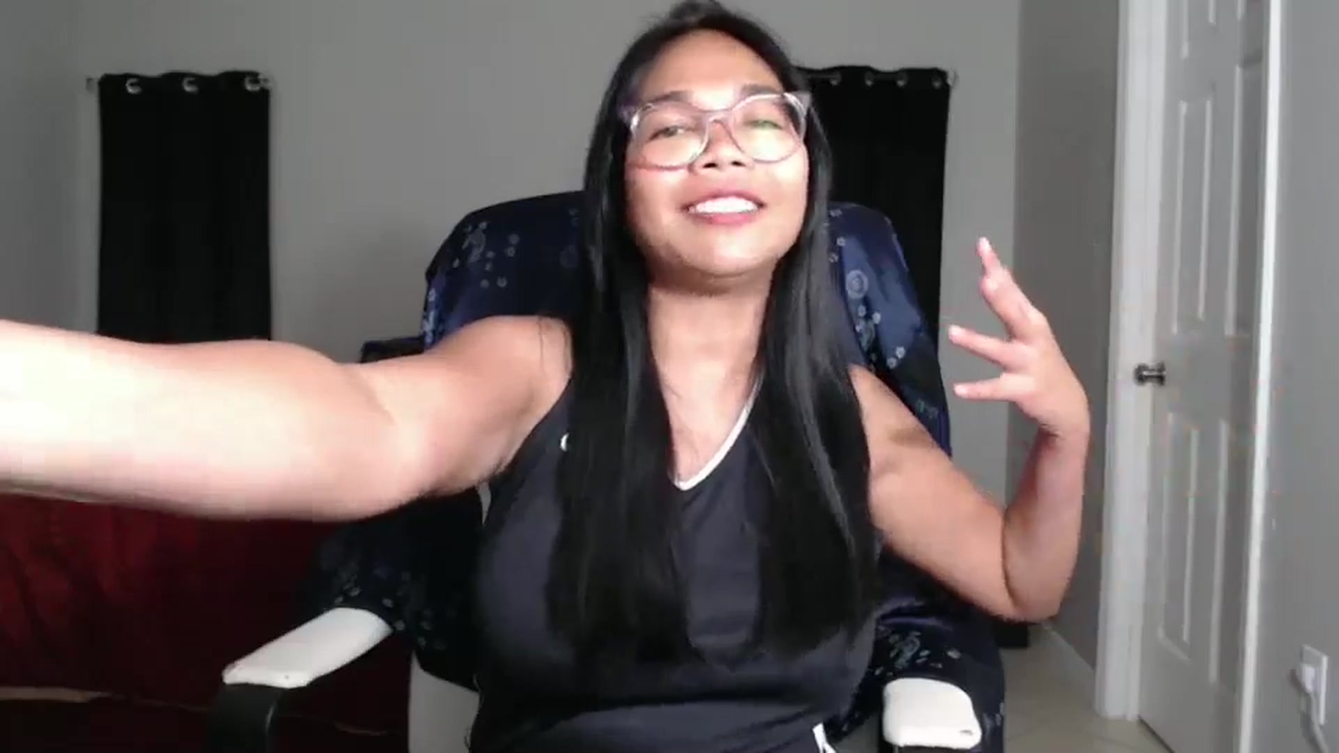 Gallery image thumbnail from Littlekai2025's myfreecams stream on, 03/29/2025, 03:10 image 16 of 20