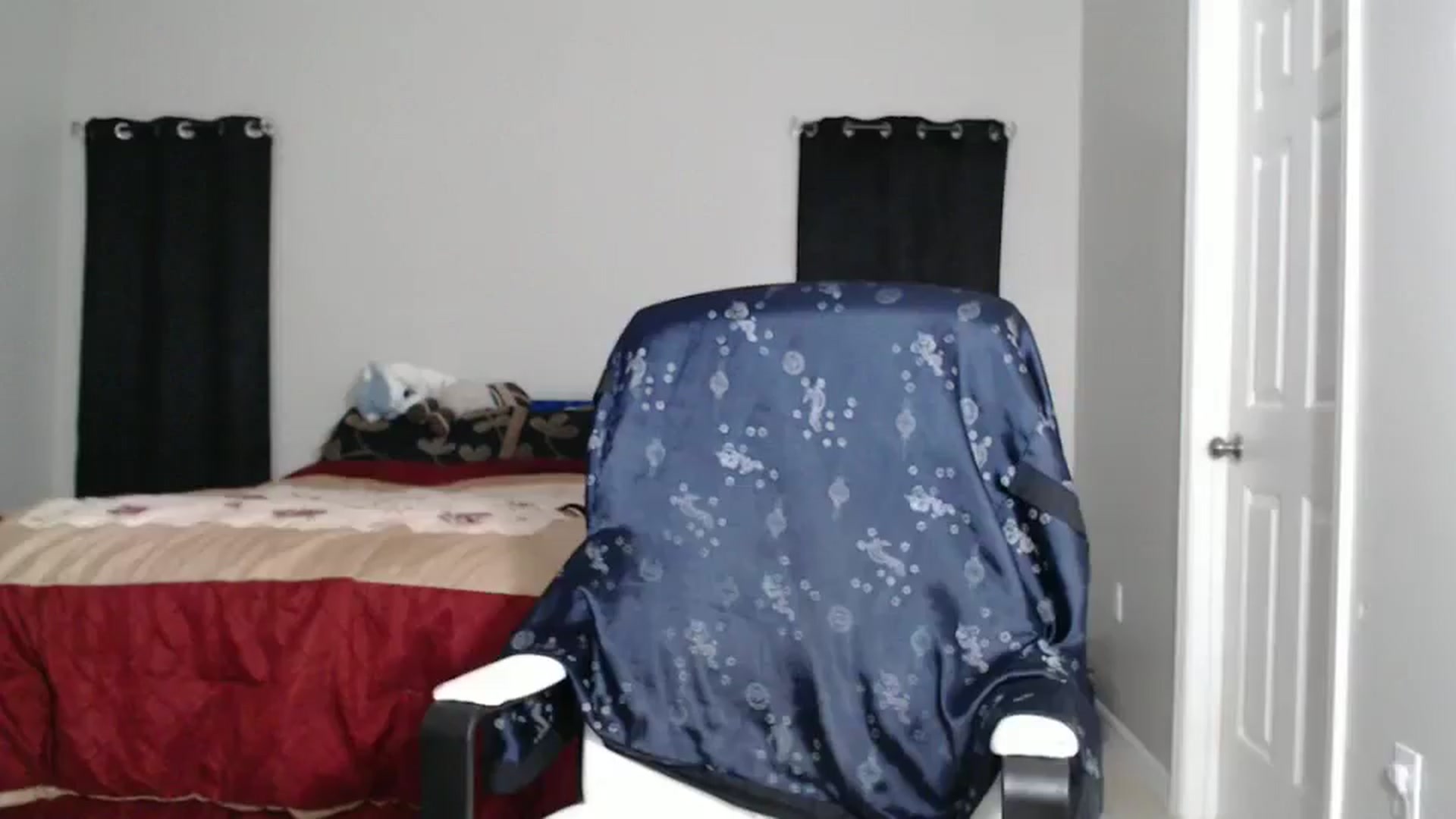 Gallery image thumbnail from Littlekai2025's myfreecams stream on, 03/31/2025, 24:15 image 17 of 20