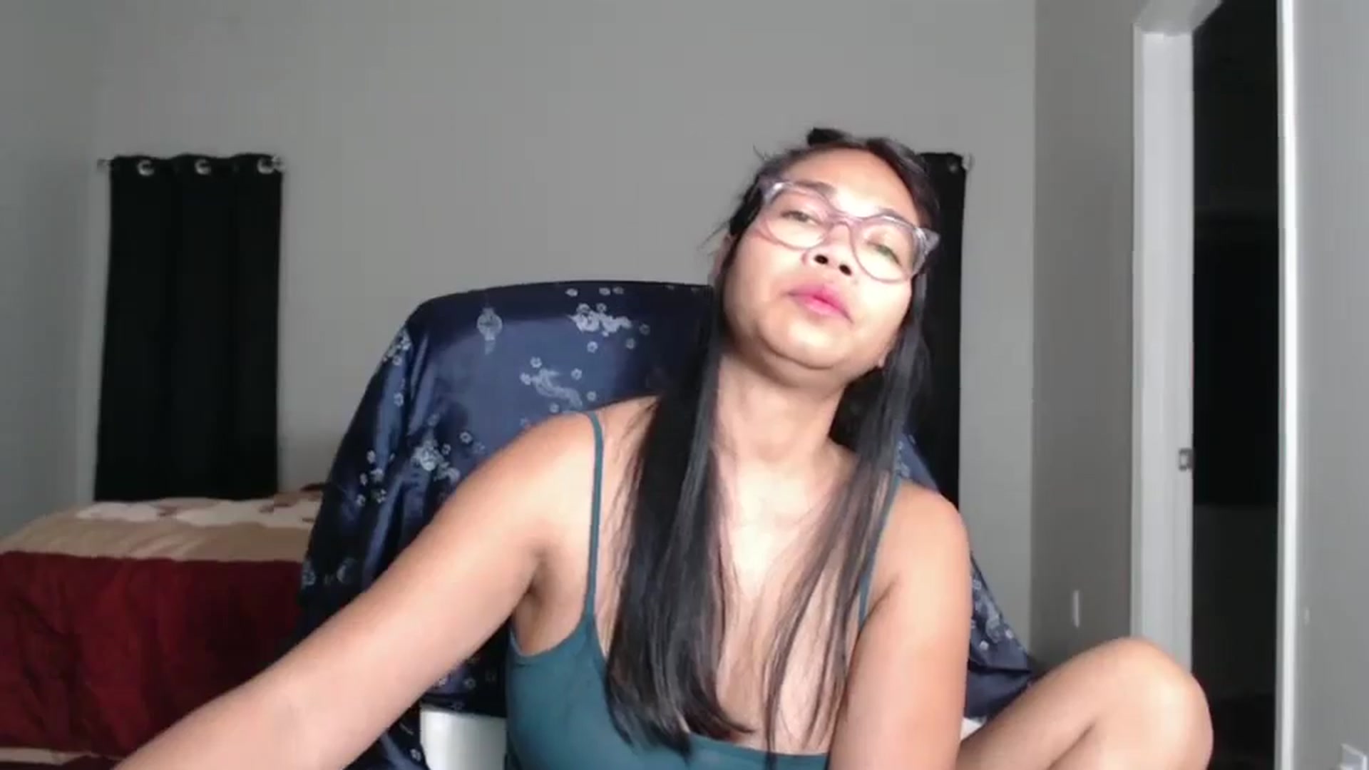 Gallery image thumbnail from Littlekai2025's myfreecams stream on, 04/01/2025, 04:57 image 14 of 20