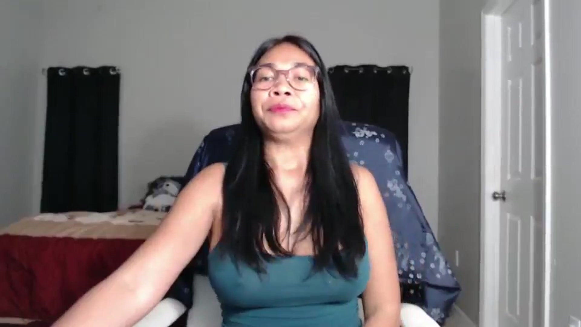 Gallery image thumbnail from Littlekai2025's myfreecams stream on, 04/01/2025, 04:57 image 10 of 20
