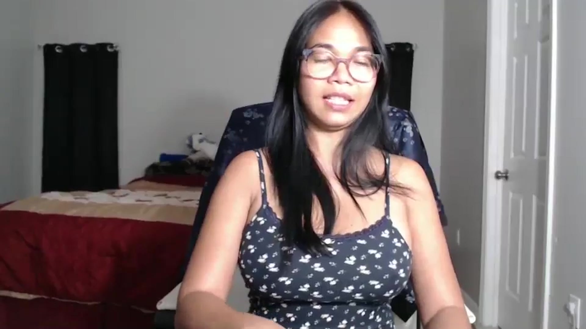 Gallery image thumbnail from Littlekai2025's myfreecams stream on, 04/04/2025, 03:59 image 8 of 20