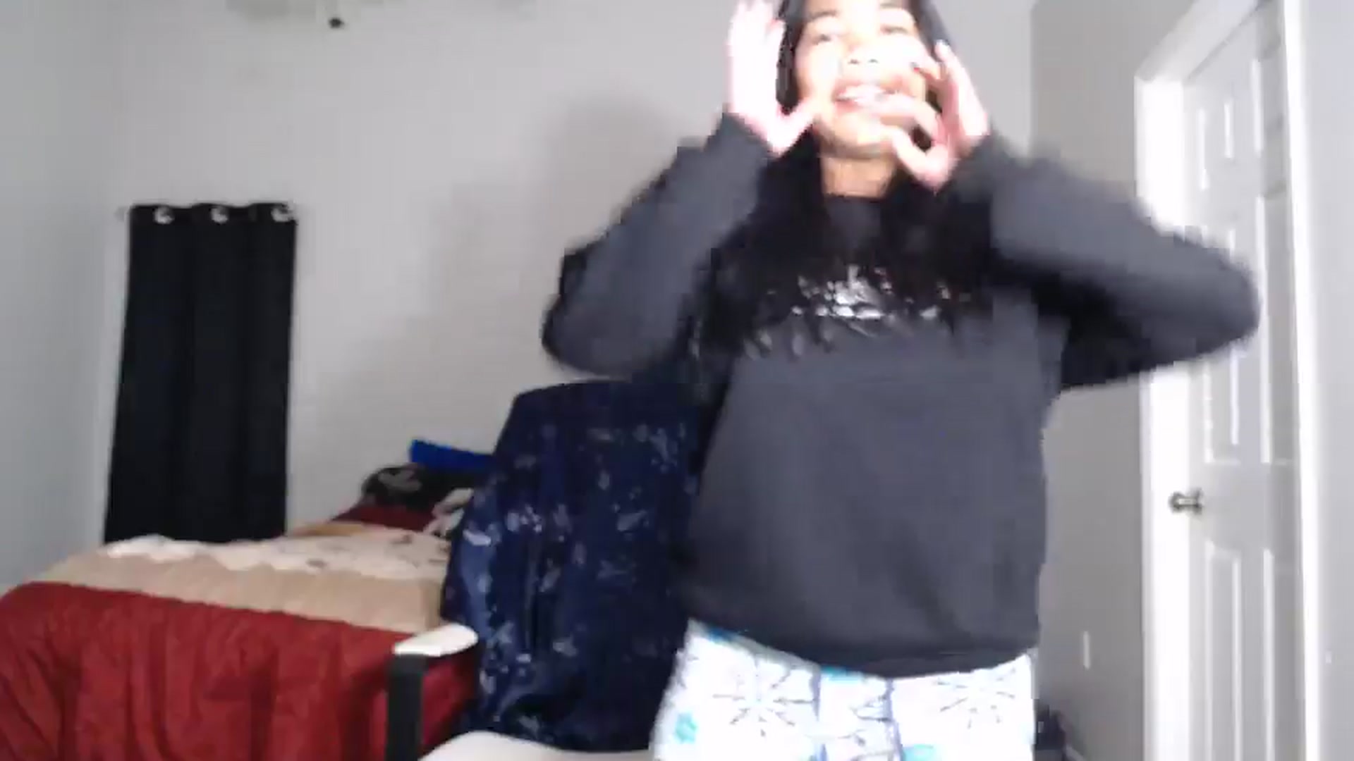 Gallery image thumbnail from Littlekai2025's myfreecams stream on, 04/14/2025, 04:25 image 9 of 20