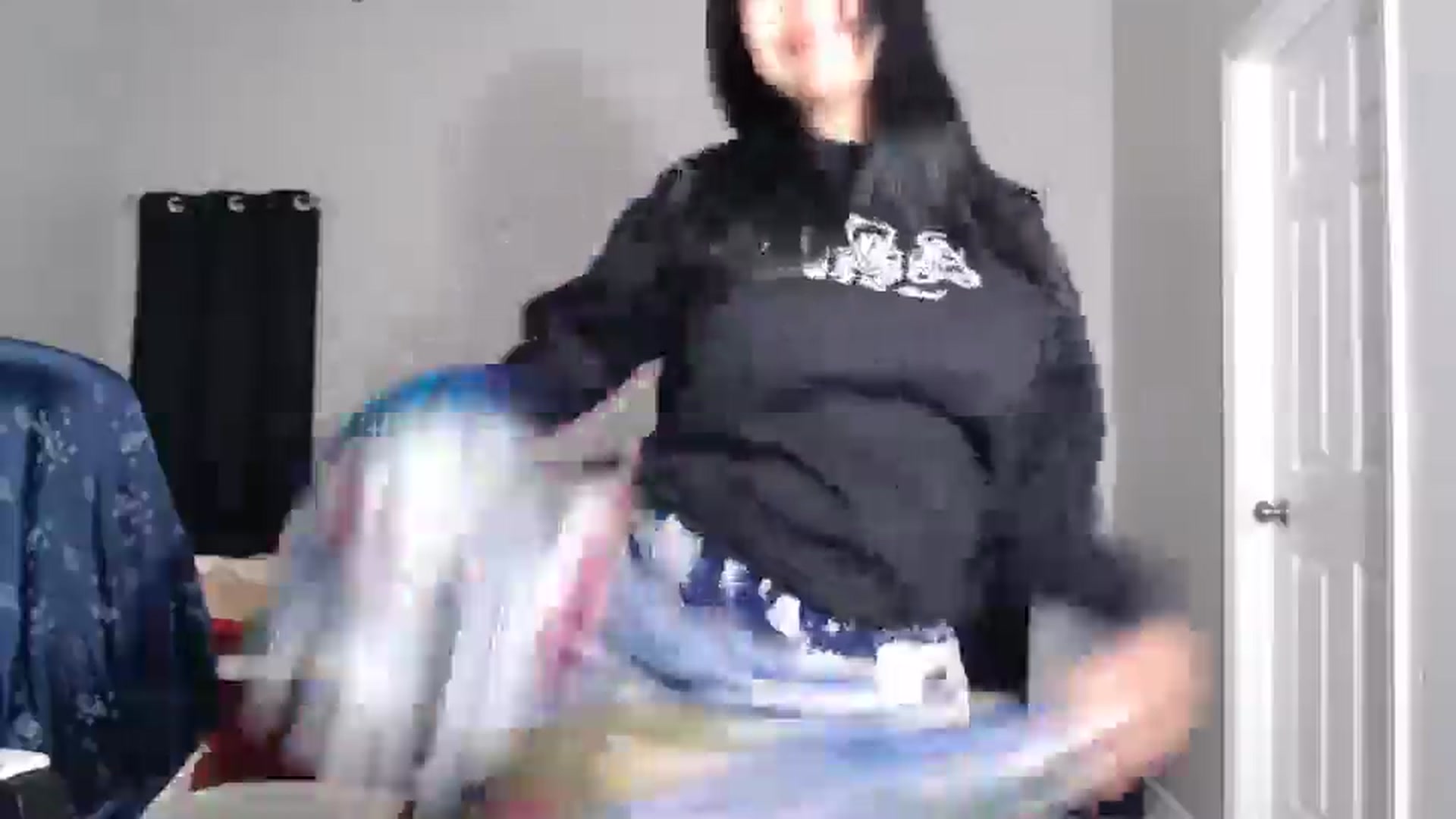 Gallery image thumbnail from Littlekai2025's myfreecams stream on, 04/14/2025, 04:25 image 15 of 20