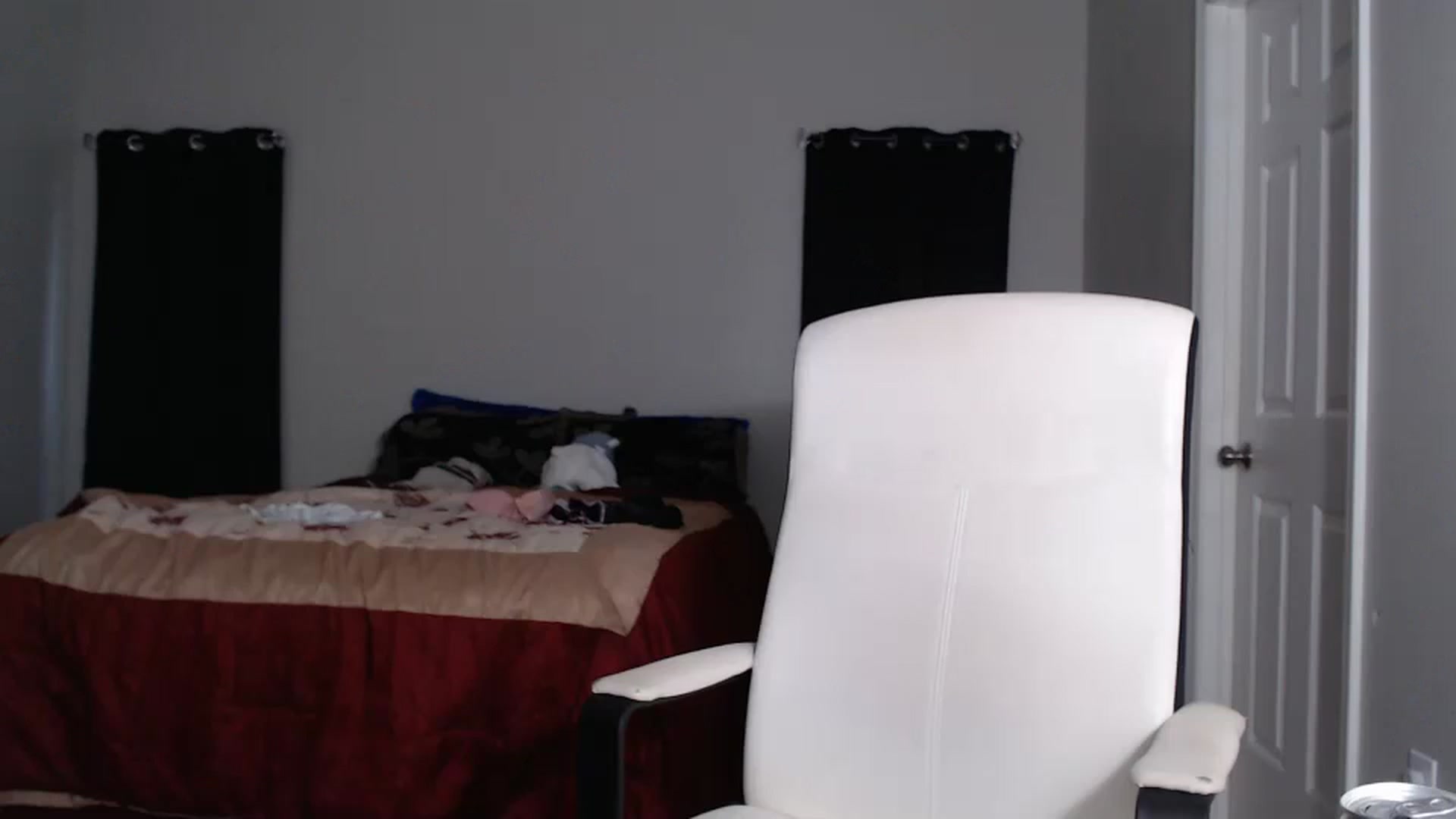 Gallery image thumbnail from Littlekai2025's myfreecams stream on, 04/19/2025, 24:43 image 11 of 20