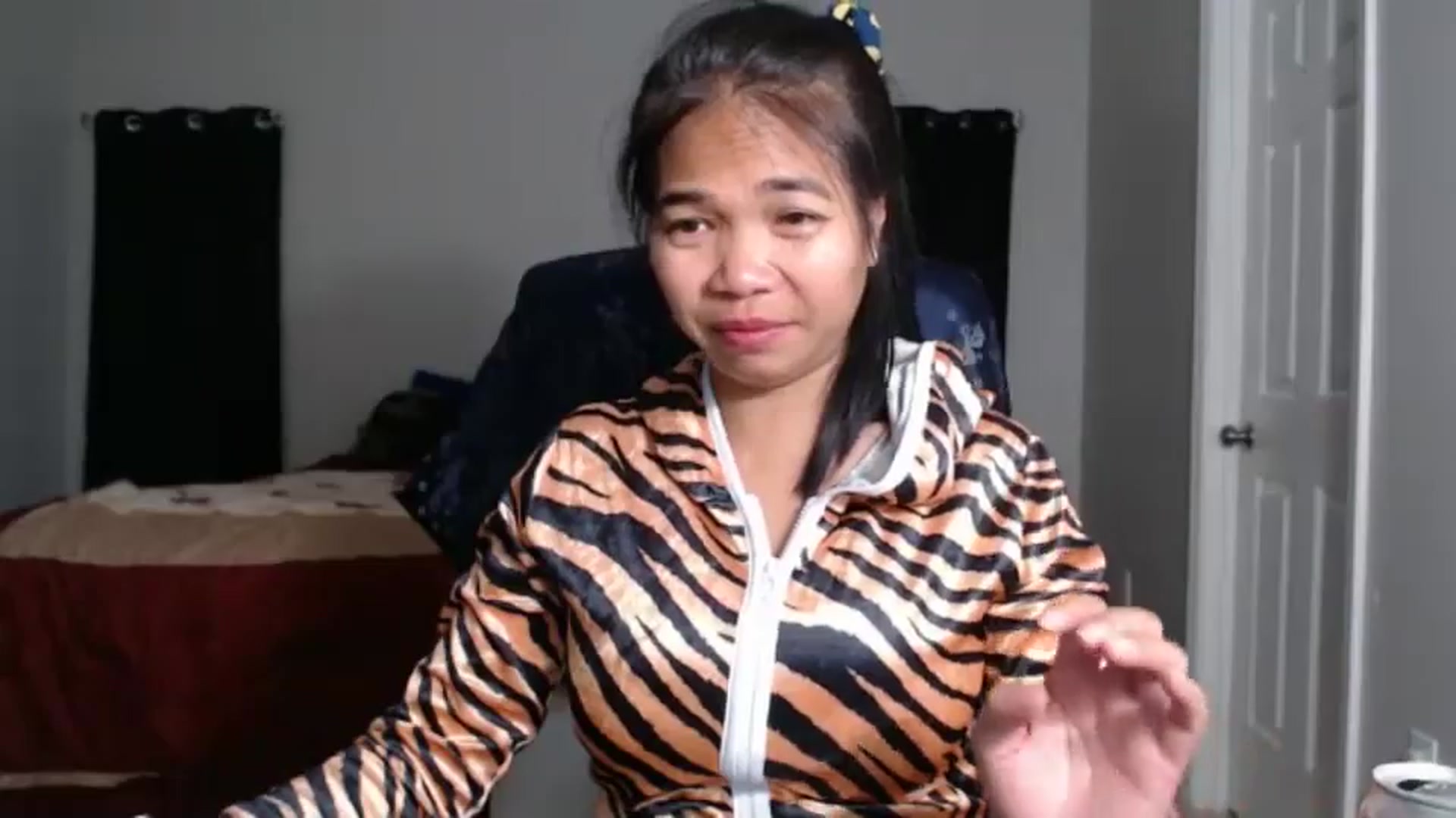 Gallery image thumbnail from Littlekai2025's myfreecams stream on, 04/20/2025, 02:22 image 16 of 20