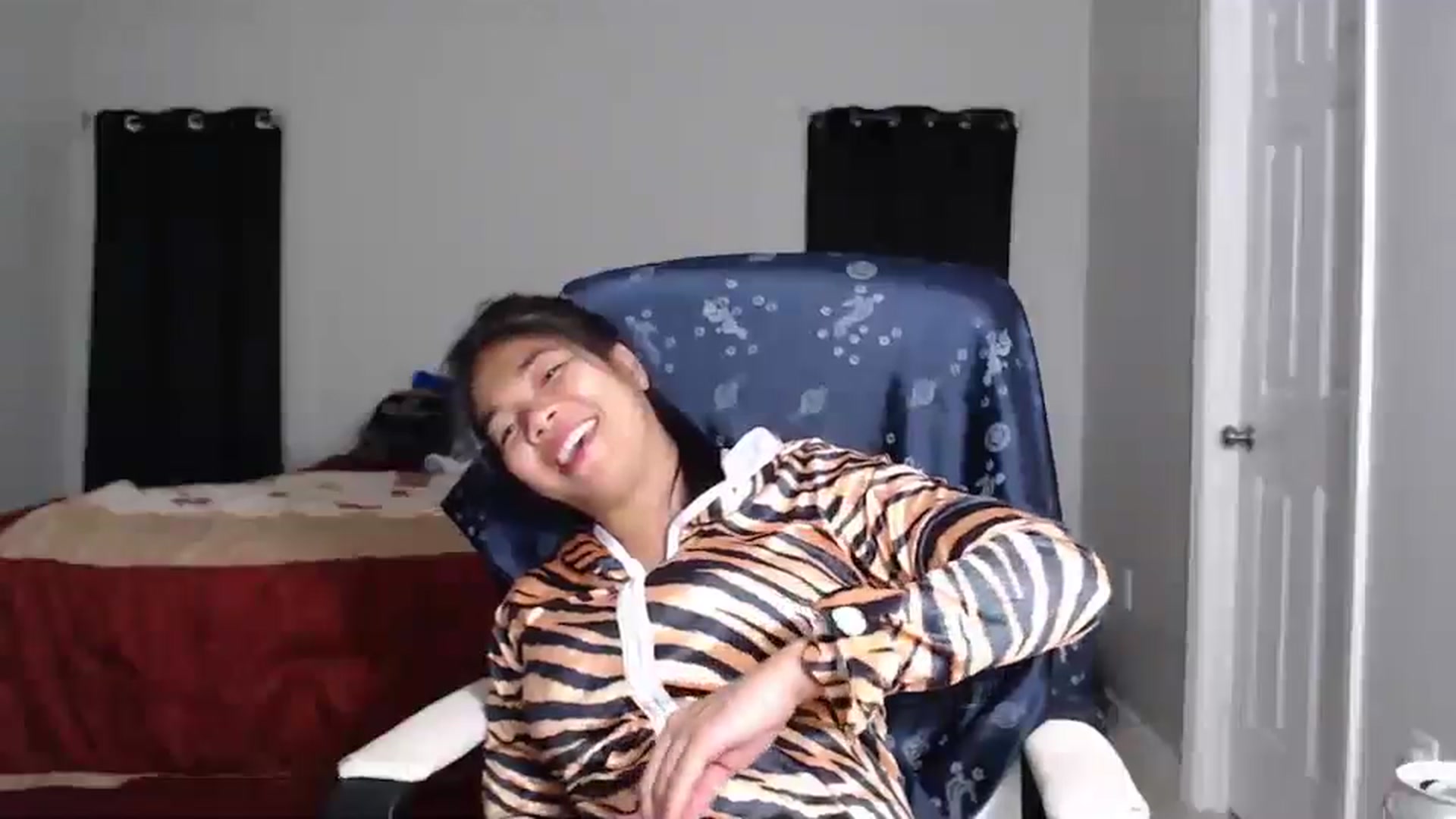 Gallery image thumbnail from Littlekai2025's myfreecams stream on, 04/20/2025, 02:22 image 18 of 20