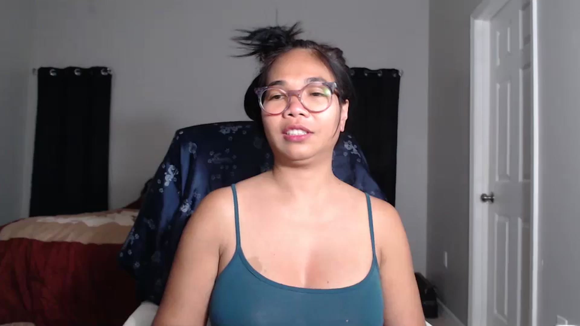Gallery image thumbnail from Littlekai2025's myfreecams stream on, 04/21/2025, 03:30 image 17 of 20