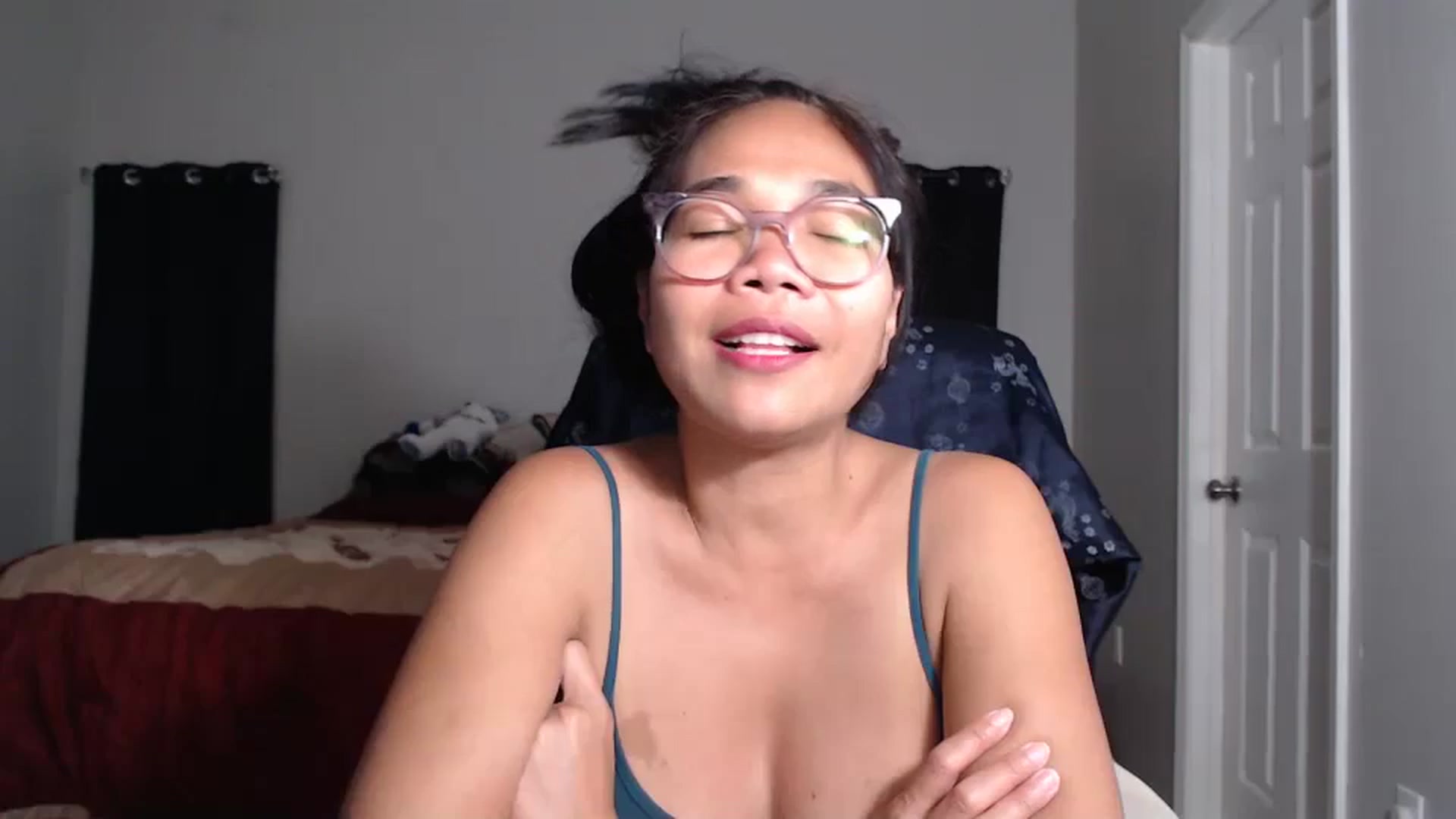 Gallery image thumbnail from Littlekai2025's myfreecams stream on, 04/21/2025, 03:30 image 19 of 20
