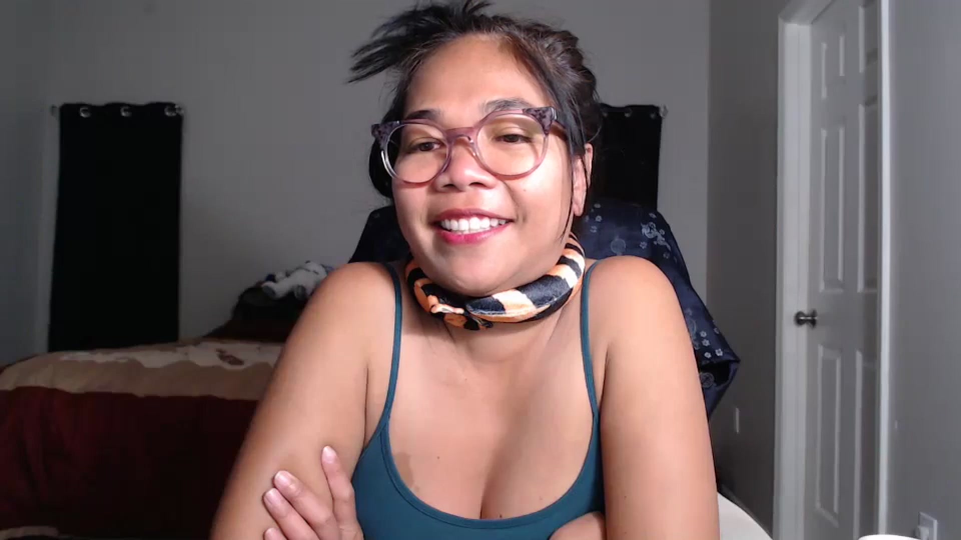 Gallery image thumbnail from Littlekai2025's myfreecams stream on, 04/21/2025, 03:30 image 18 of 20