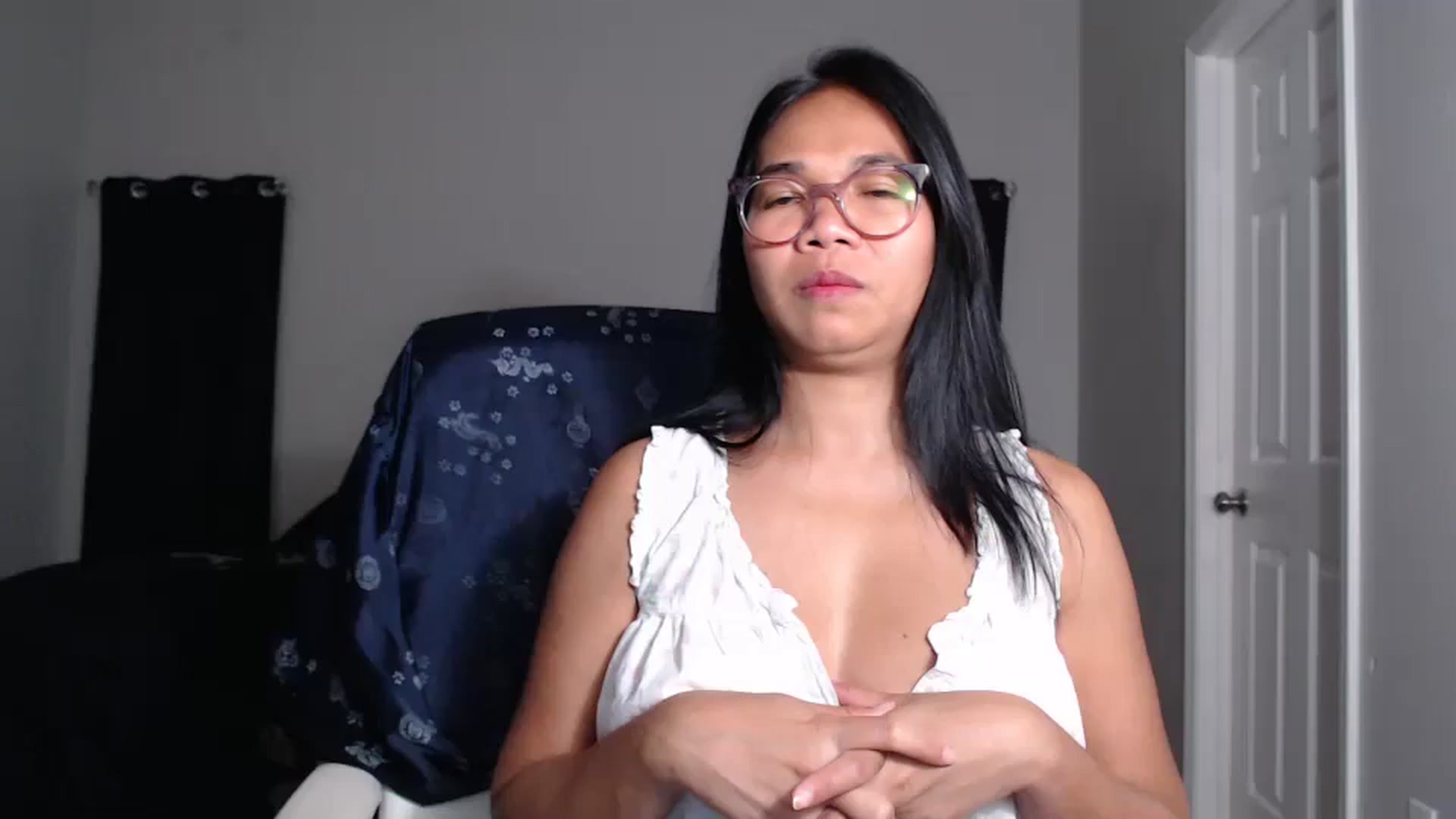 Gallery image thumbnail from Littlekai2025's myfreecams stream on, 04/25/2025, 01:27 image 16 of 20