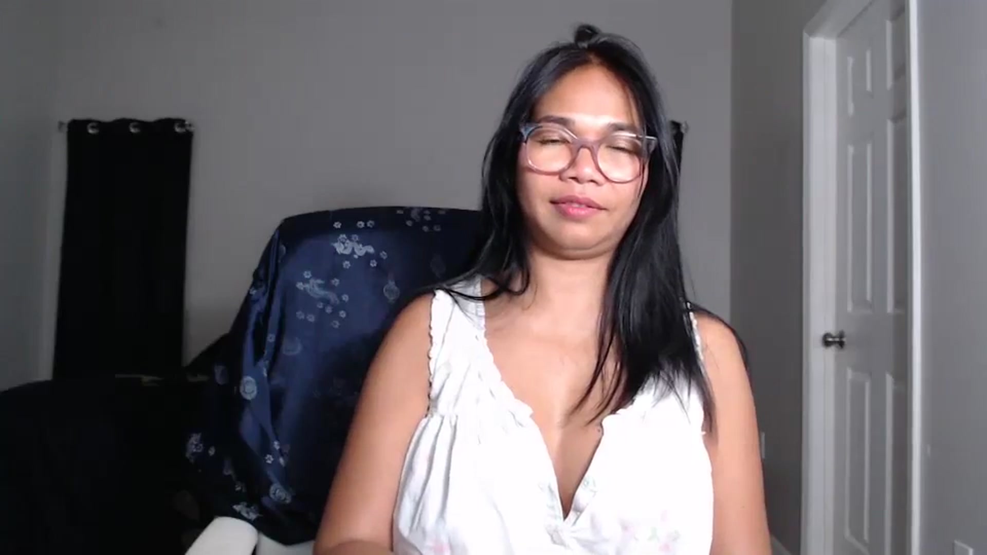 Gallery image thumbnail from Littlekai2025's myfreecams stream on, 04/25/2025, 01:27 image 17 of 20