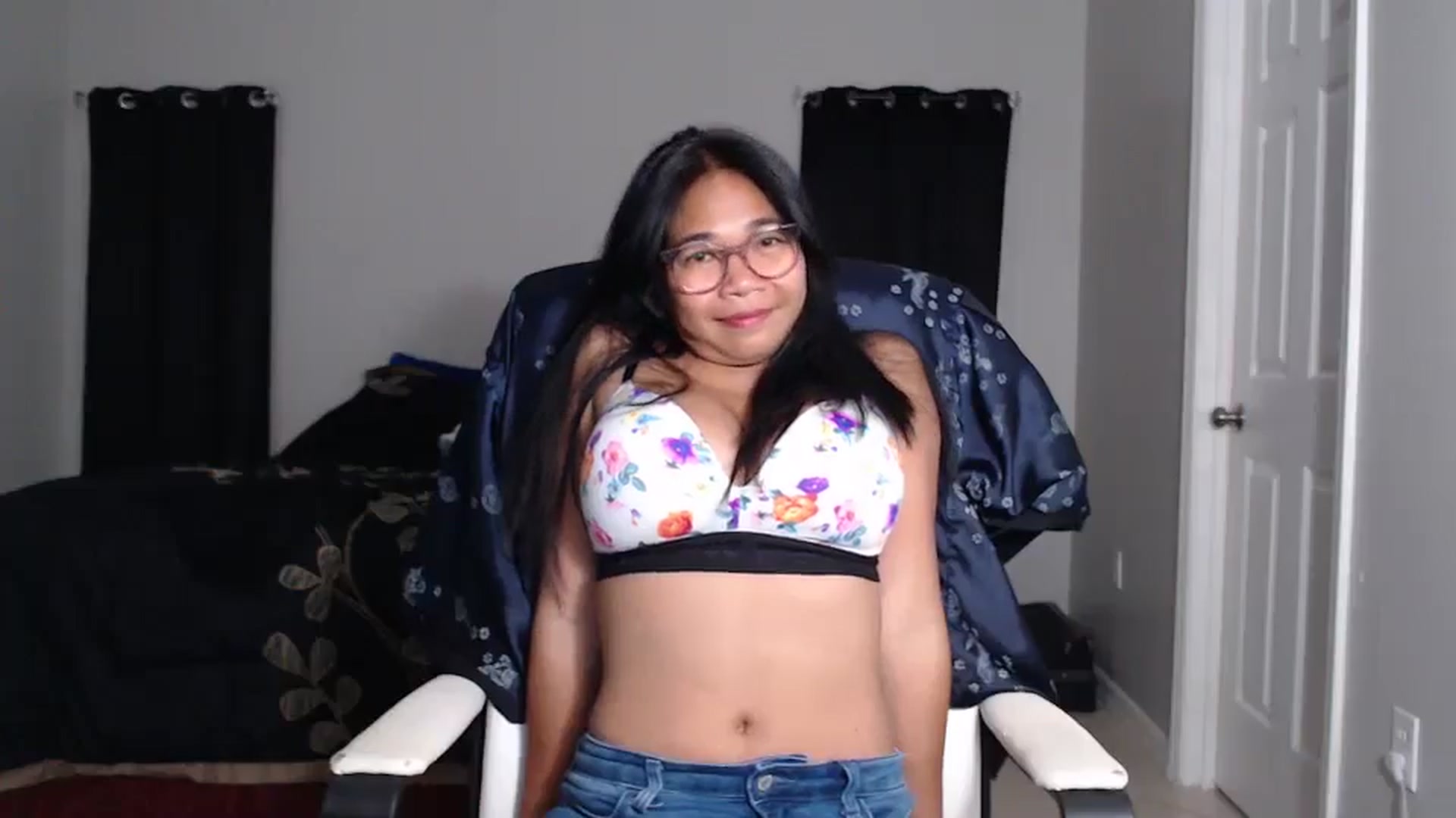 Gallery image thumbnail from Littlekai2025's myfreecams stream on, 04/25/2025, 01:27 image 8 of 20