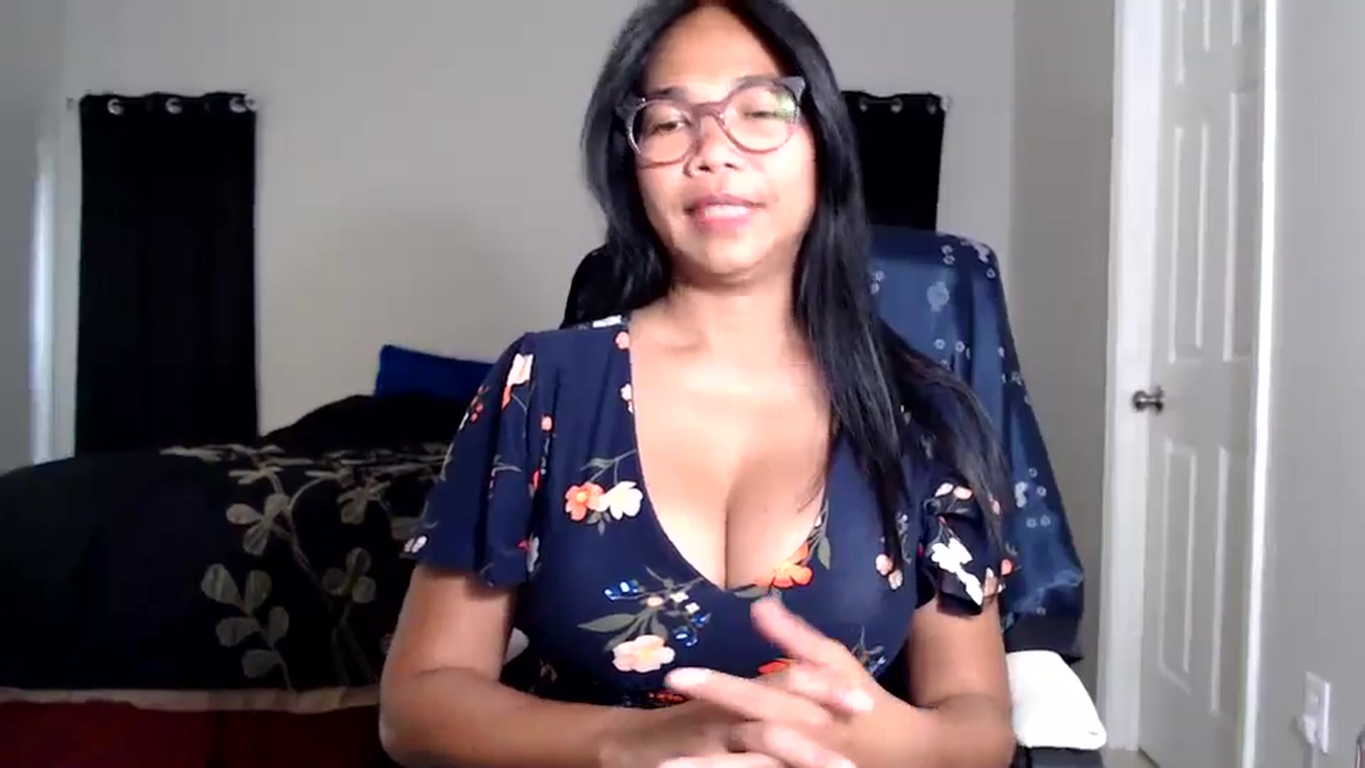 Gallery image thumbnail from Littlekai2025's myfreecams stream on, 05/04/2025, 24:02 image 7 of 20