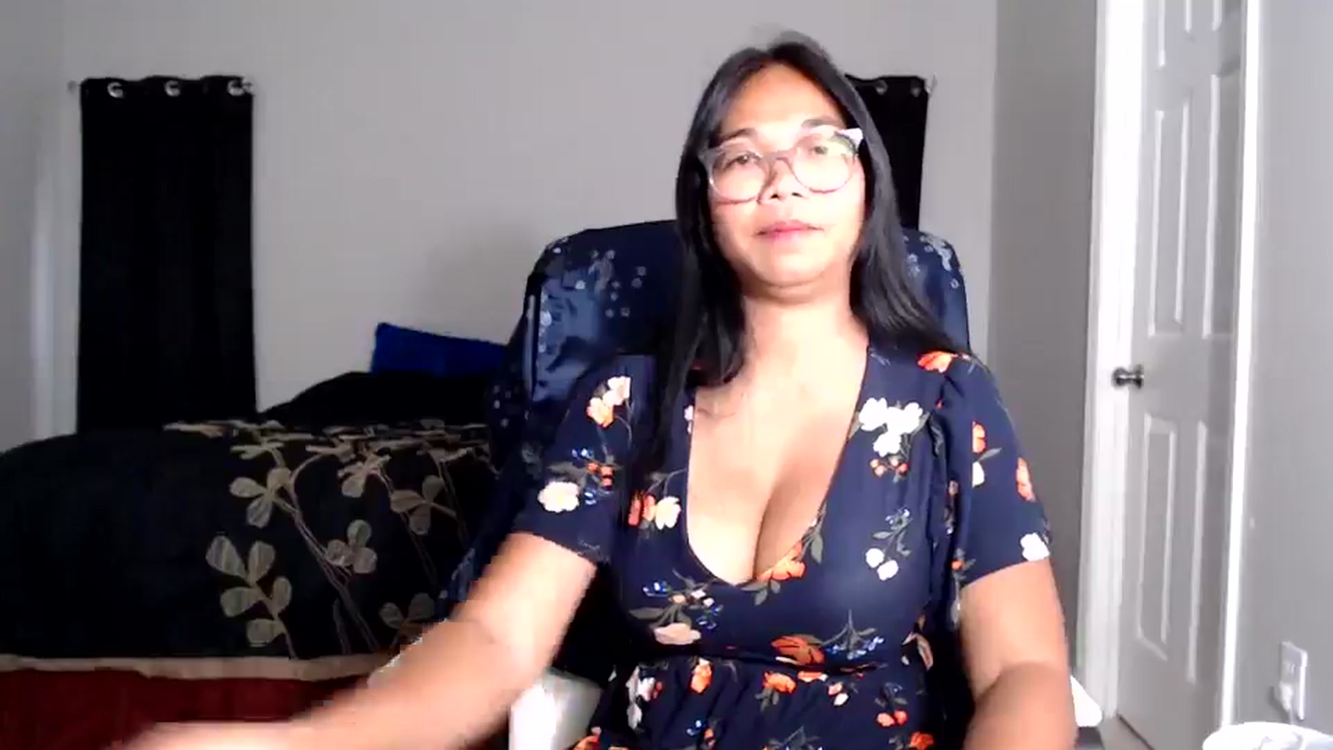 Gallery image thumbnail from Littlekai2025's myfreecams stream on, 05/04/2025, 24:02 image 16 of 20