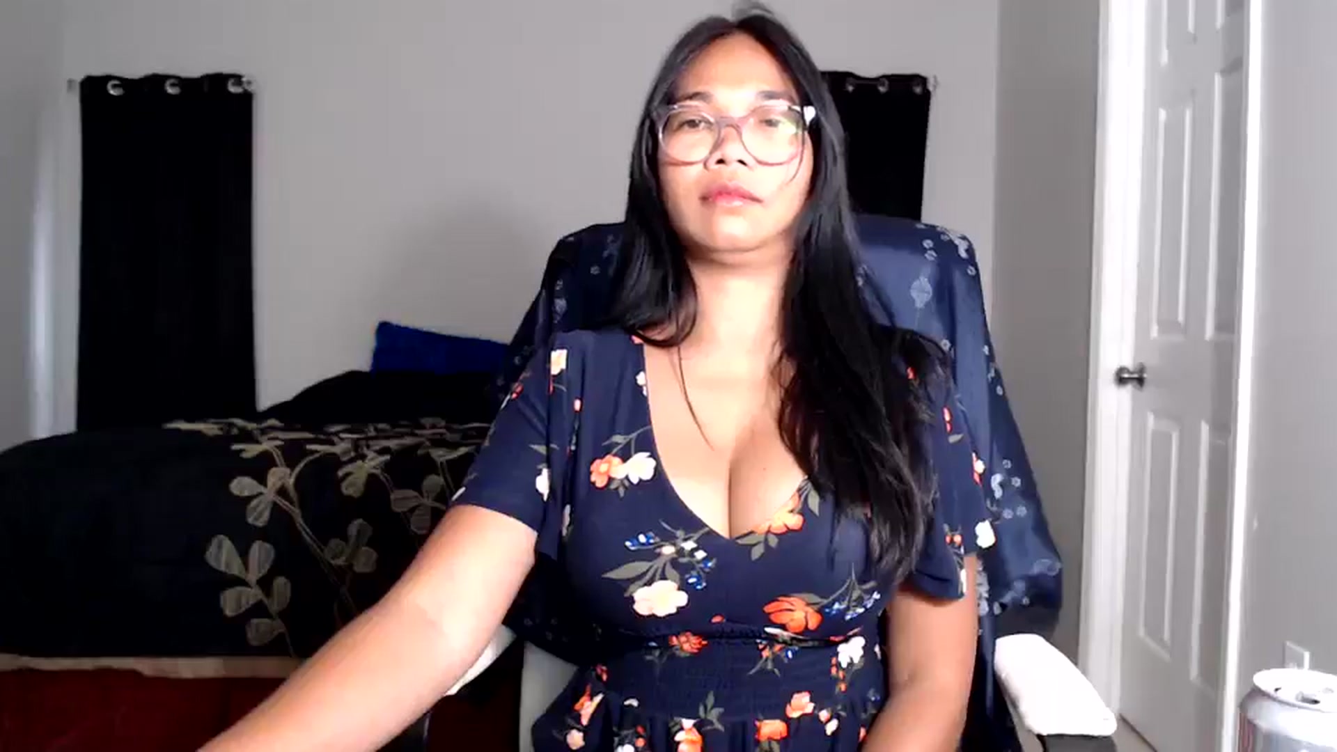 Gallery image thumbnail from Littlekai2025's myfreecams stream on, 05/04/2025, 24:02 image 12 of 20