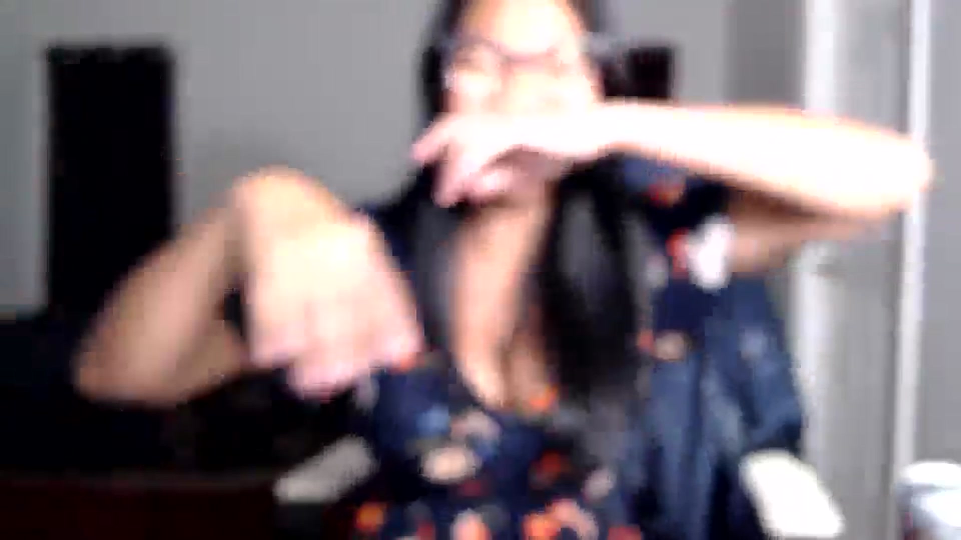 Gallery image thumbnail from Littlekai2025's myfreecams stream on, 05/04/2025, 24:02 image 19 of 20