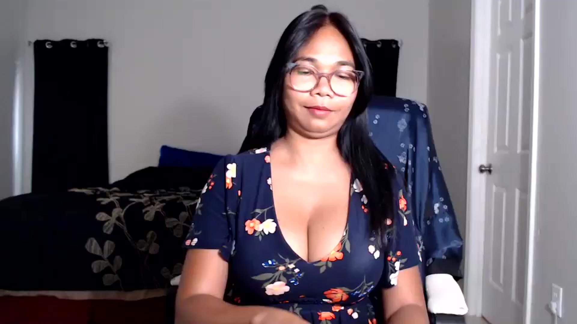 Gallery image thumbnail from Littlekai2025's myfreecams stream on, 05/04/2025, 24:02 image 5 of 20