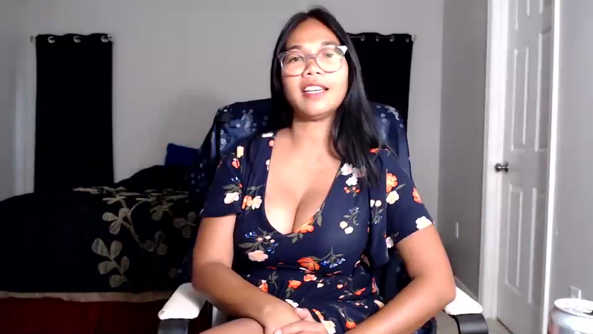 Gallery image thumbnail from Littlekai2025's myfreecams stream on, 05/04/2025, 24:02 image 15 of 20