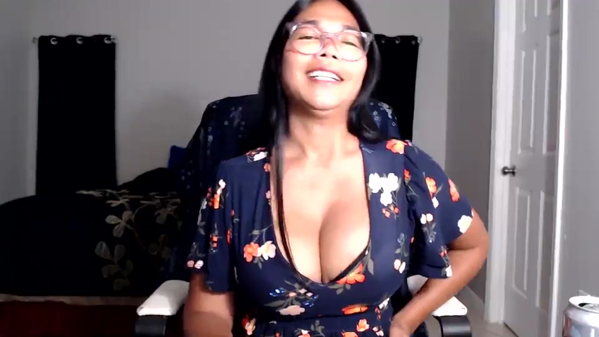 Gallery image thumbnail from Littlekai2025's myfreecams stream on, 05/04/2025, 01:41 image 6 of 20