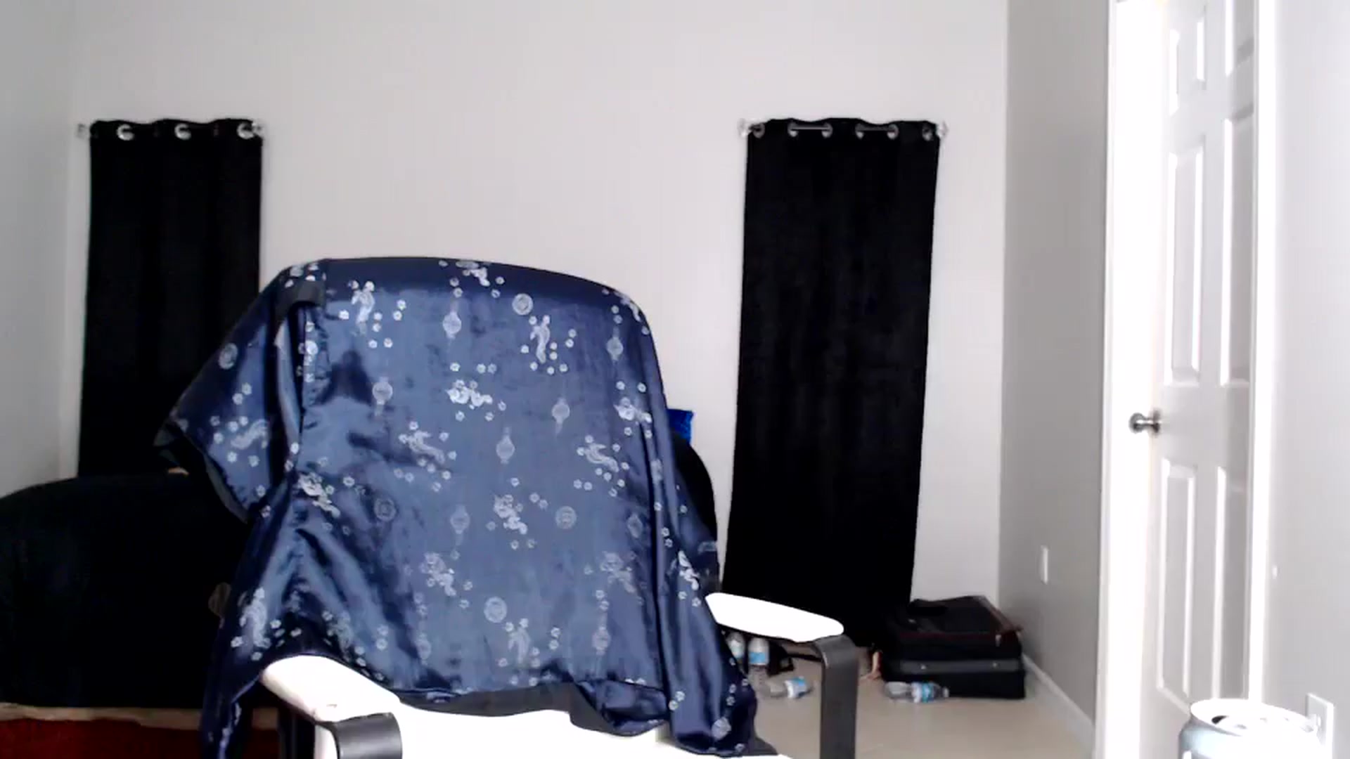 Gallery image thumbnail from Littlekai2025's myfreecams stream on, 05/04/2025, 01:41 image 13 of 20