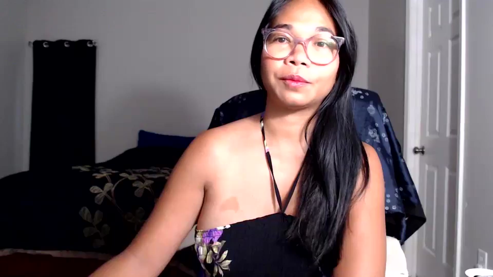Gallery image thumbnail from Littlekai2025's myfreecams stream on, 05/05/2025, 24:01 image 19 of 20