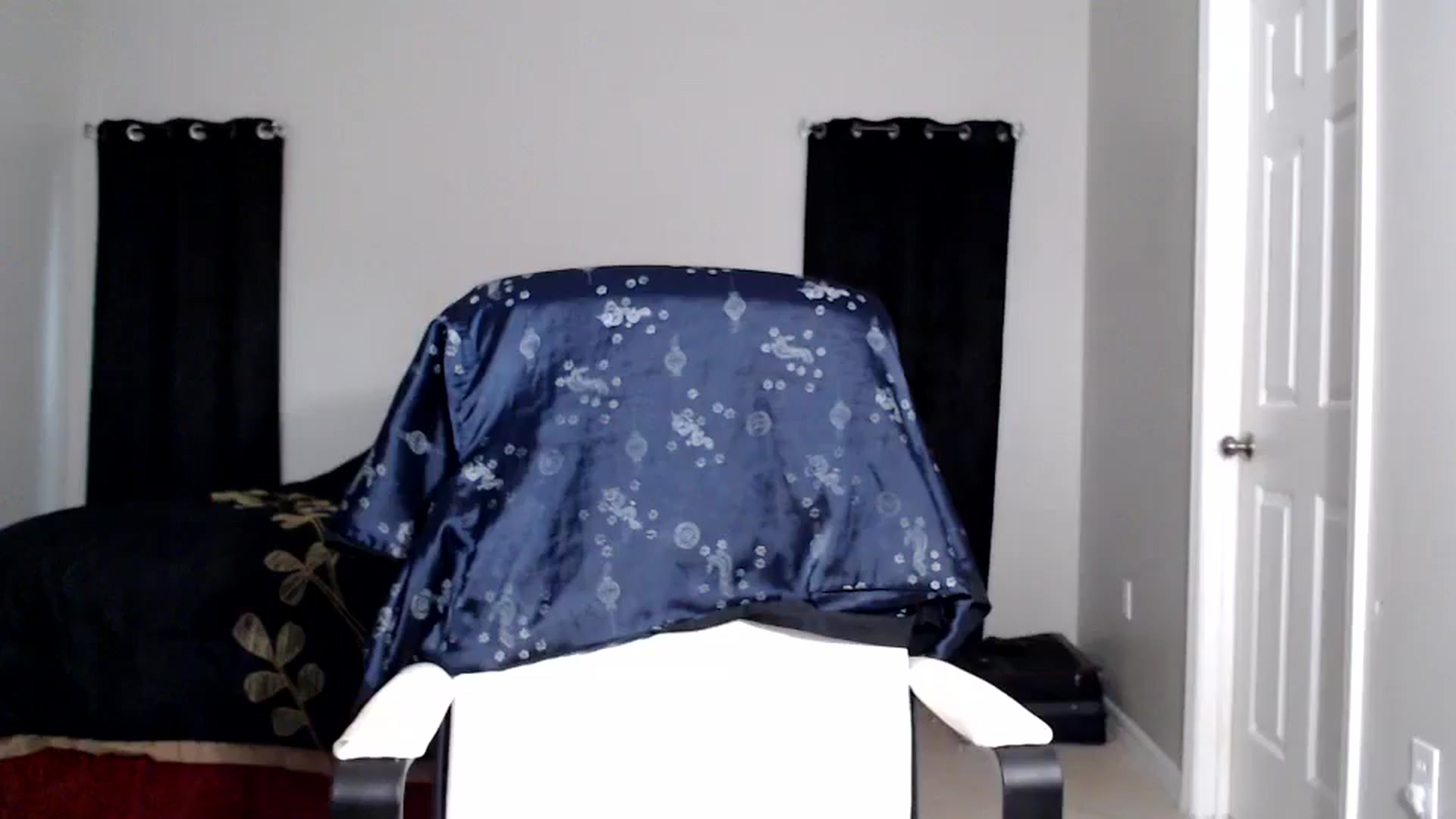 Gallery image thumbnail from Littlekai2025's myfreecams stream on, 05/05/2025, 24:01 image 8 of 20