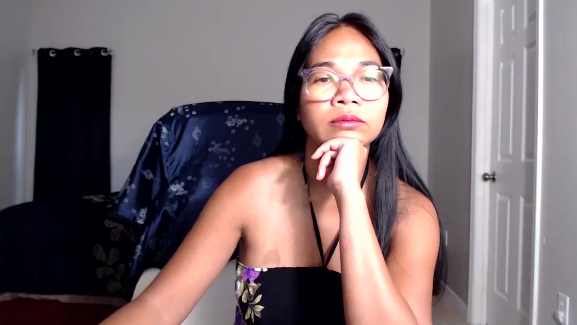 Gallery image thumbnail from Littlekai2025's myfreecams stream on, 05/05/2025, 24:01 image 2 of 20