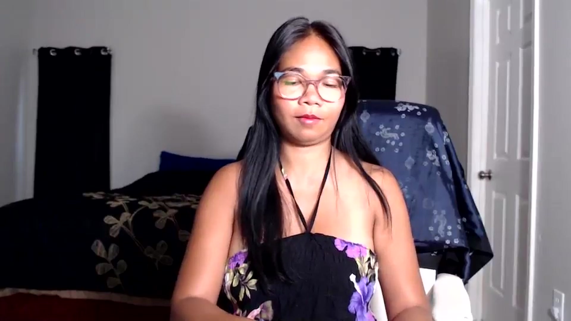 Gallery image thumbnail from Littlekai2025's myfreecams stream on, 05/05/2025, 24:01 image 10 of 20